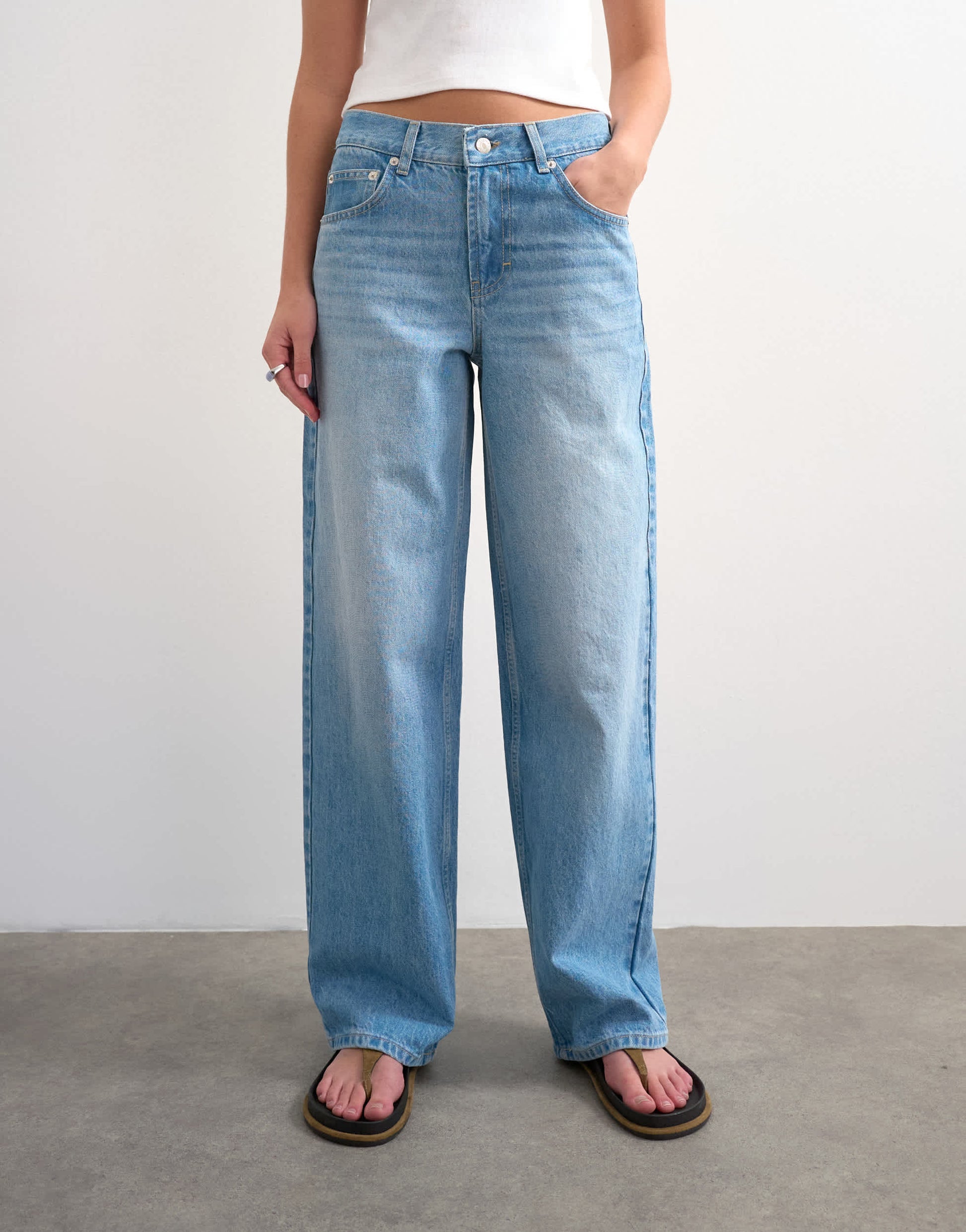 Topshop Cinch low rise relaxed jean in bleach 