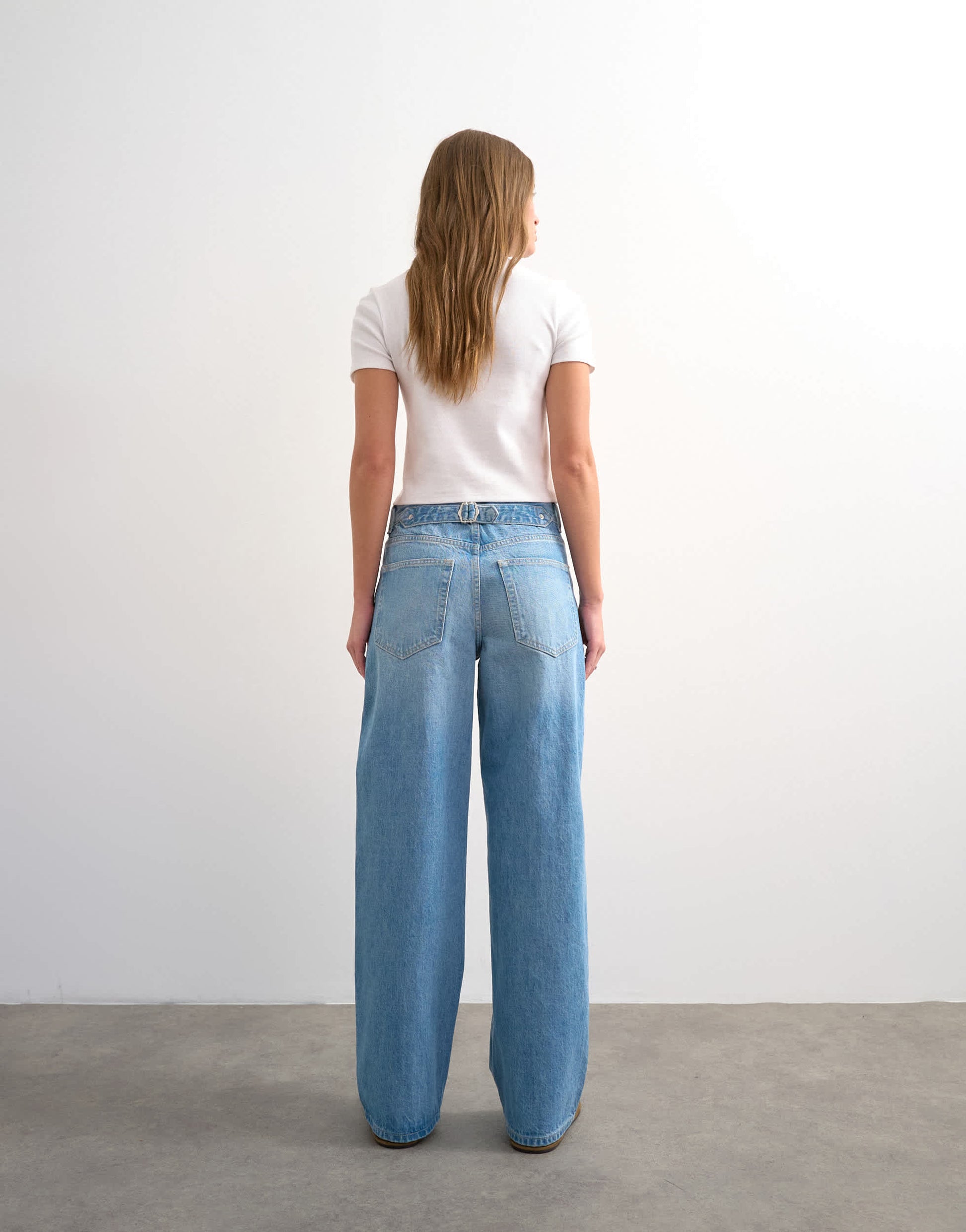 Topshop Cinch low rise relaxed jean in bleach 