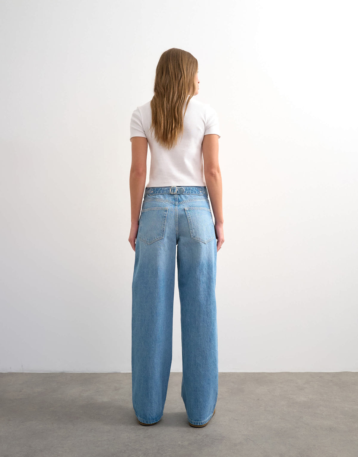 Topshop Cinch low rise relaxed jean in bleach 