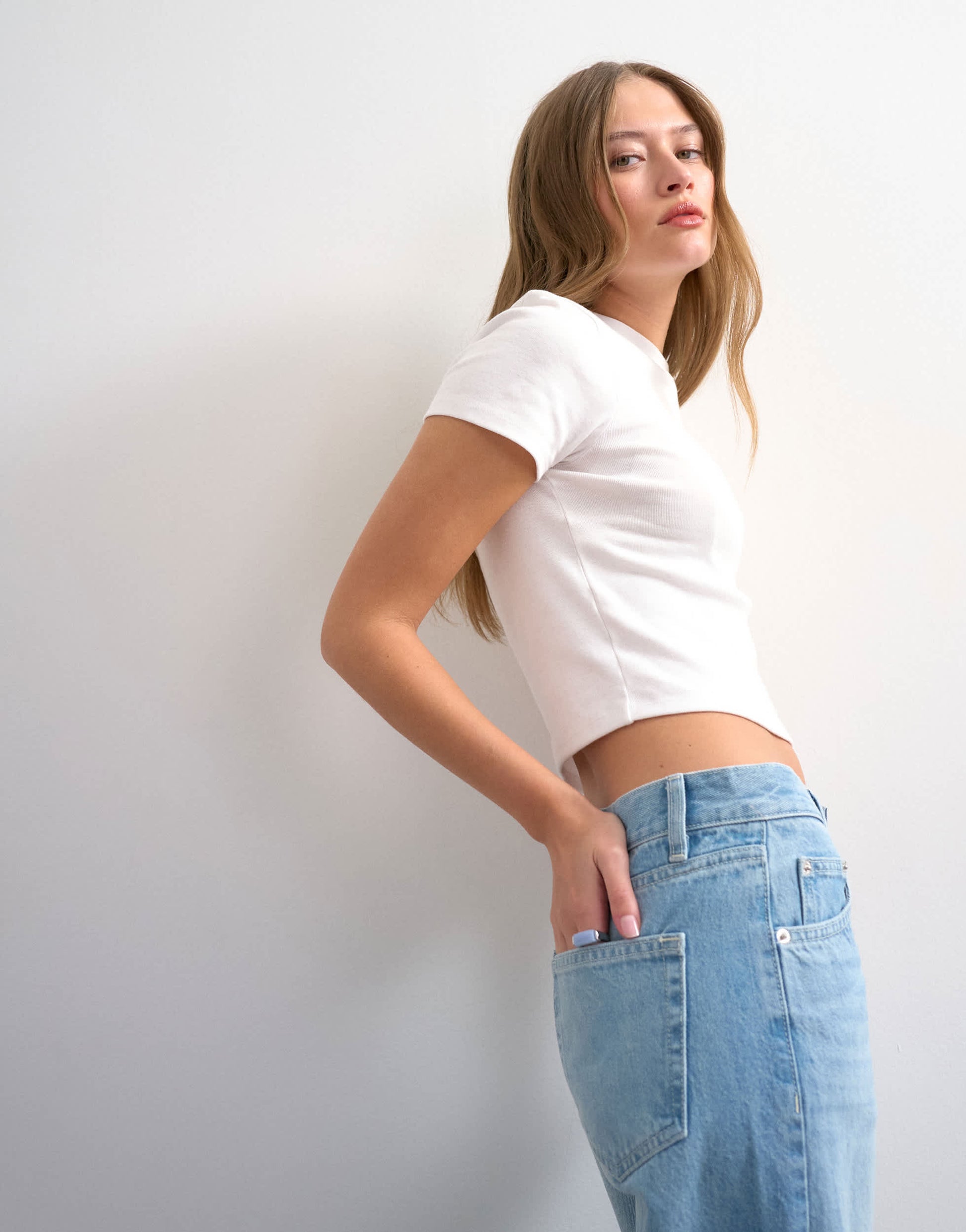 Topshop Ember low rise relaxed straight jean in bleach