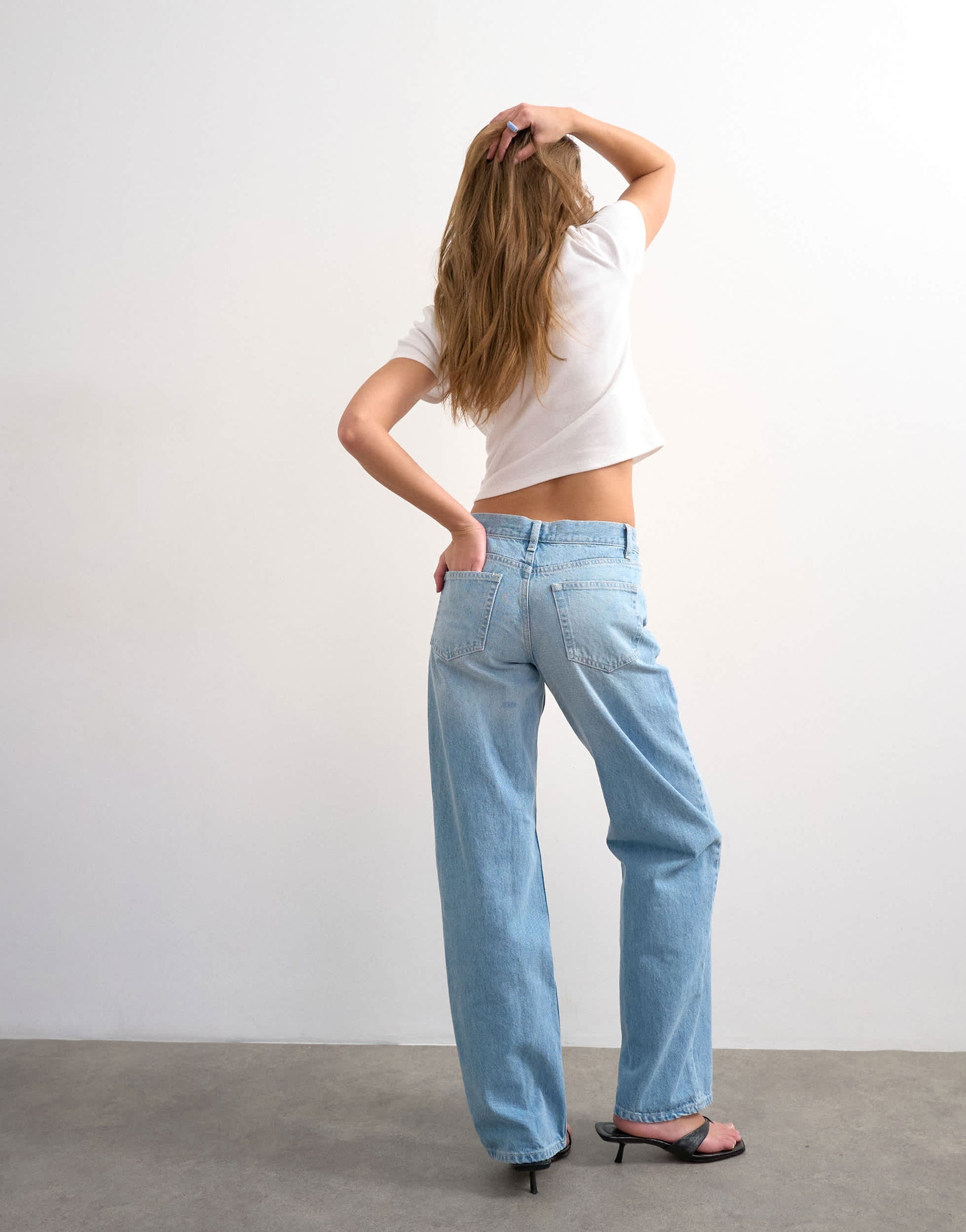 Topshop Ember low rise relaxed straight jean in bleach