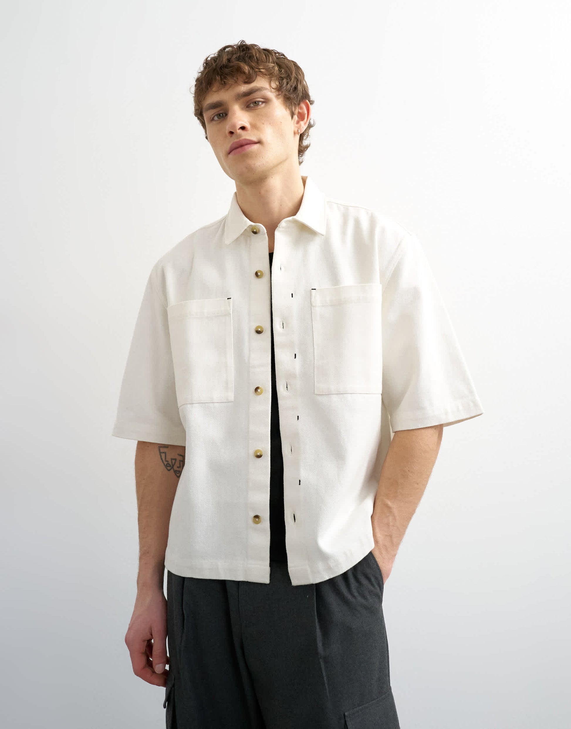 Topman relaxed fit short sleeve twill crop overshirt in contrast ecru