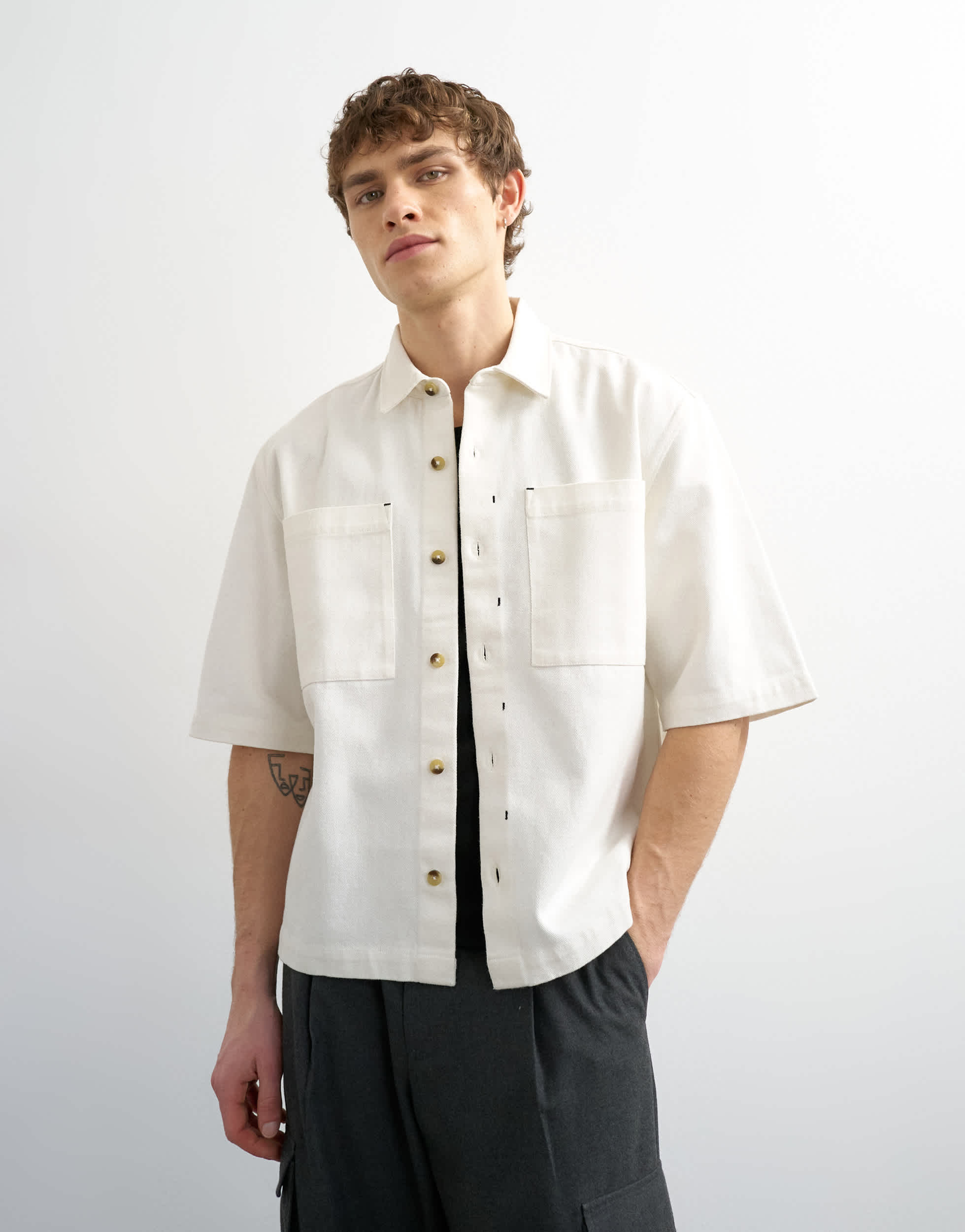 Topman relaxed fit short sleeve twill crop overshirt in contrast ecru