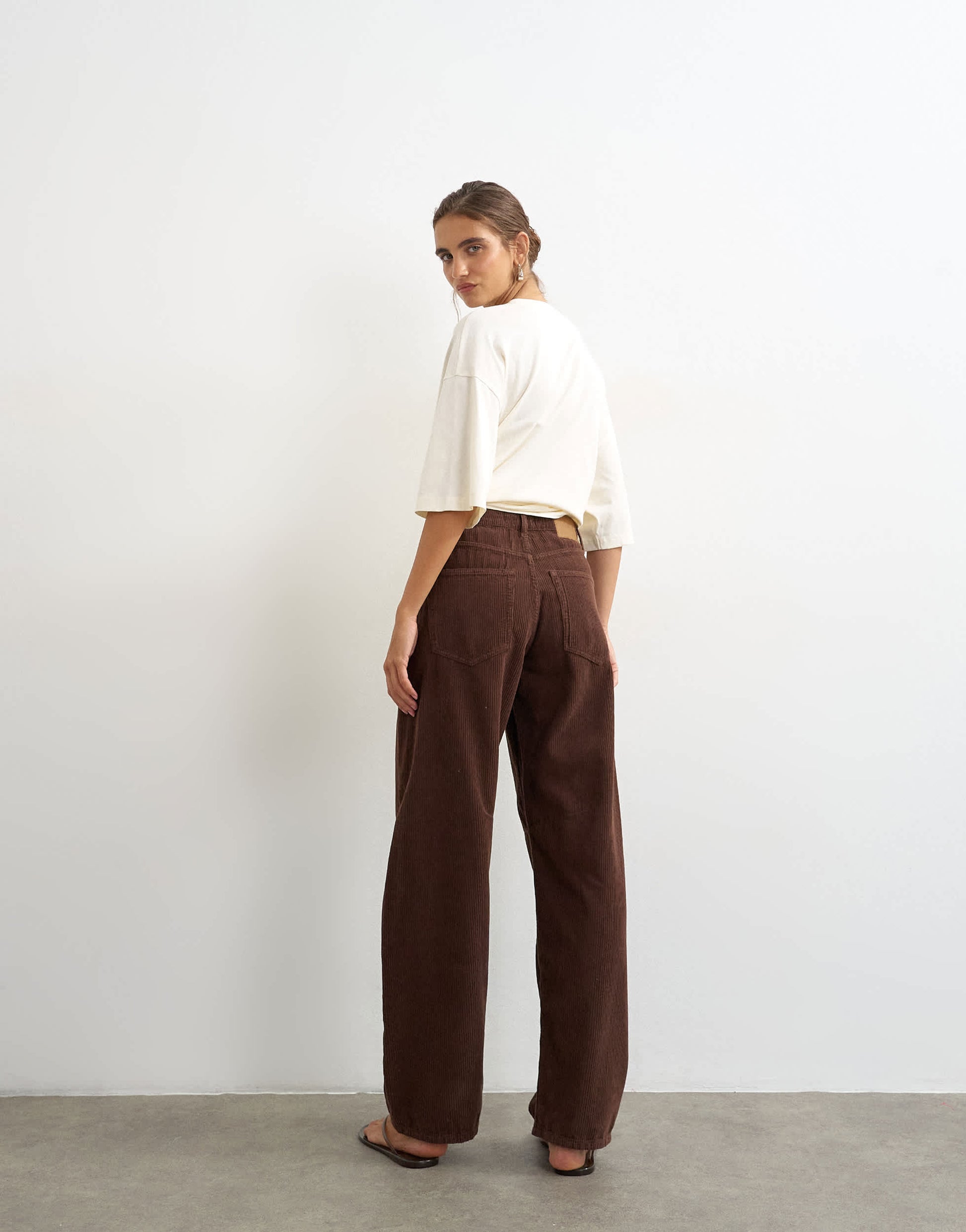 Topshop Barrel mid rise jean in chocolate cord