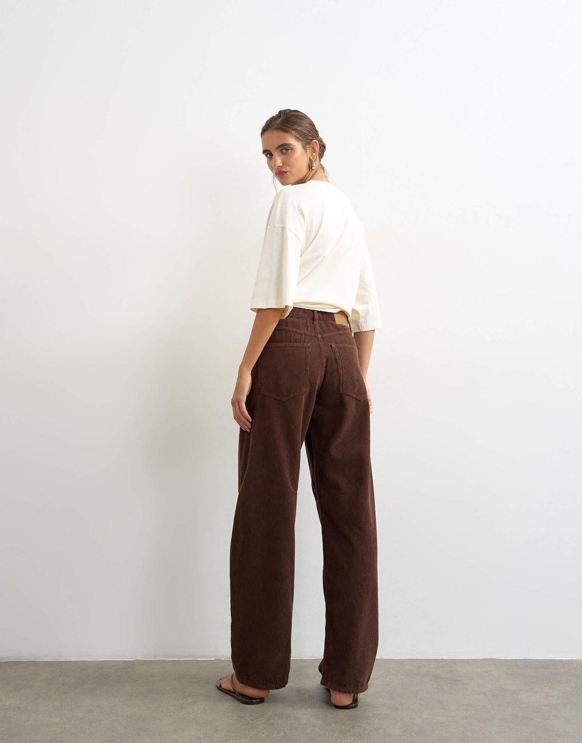 Topshop Barrel mid rise jean in chocolate cord