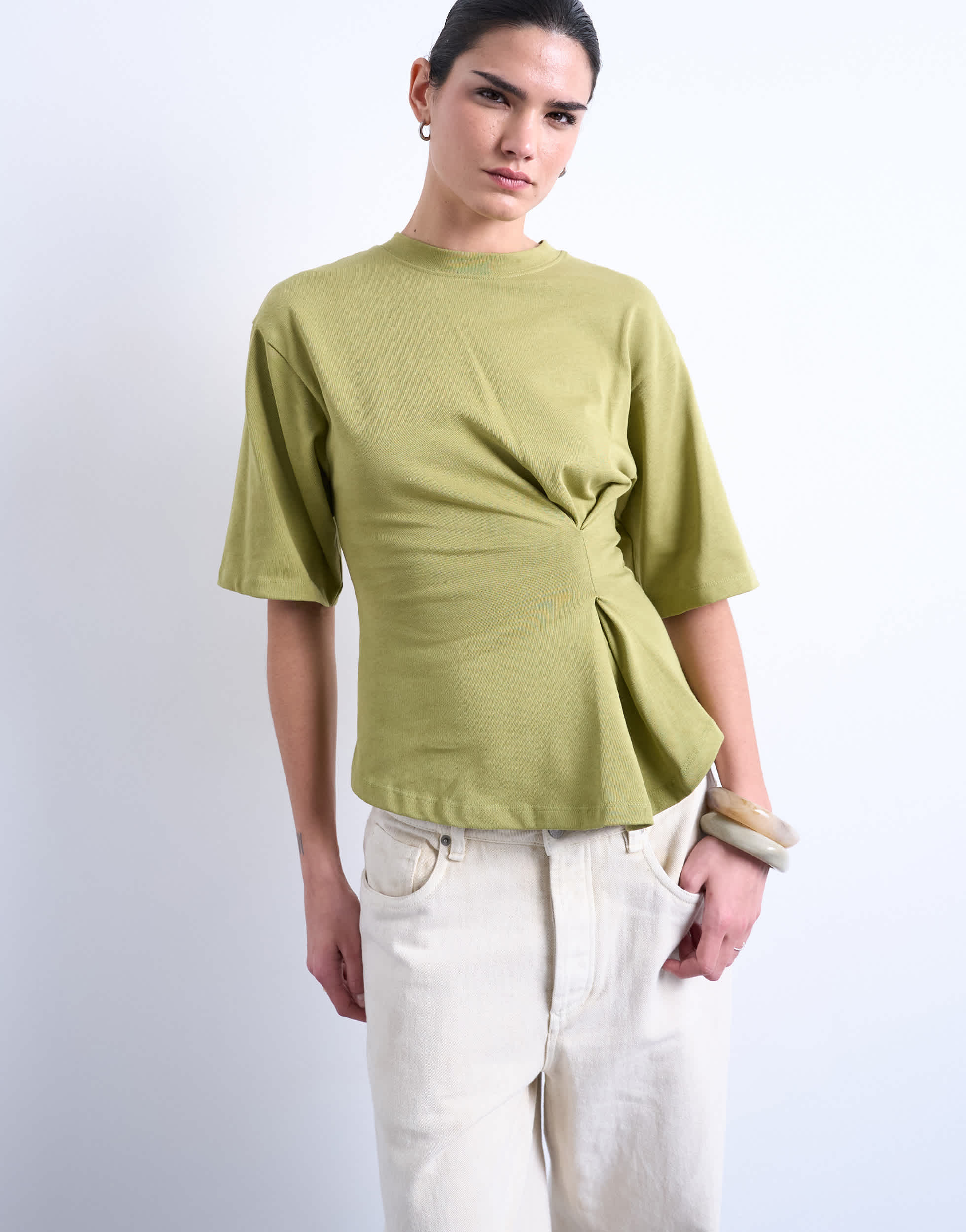 Topshop tailliertes, strukturiertes T-Shirt in Khaki