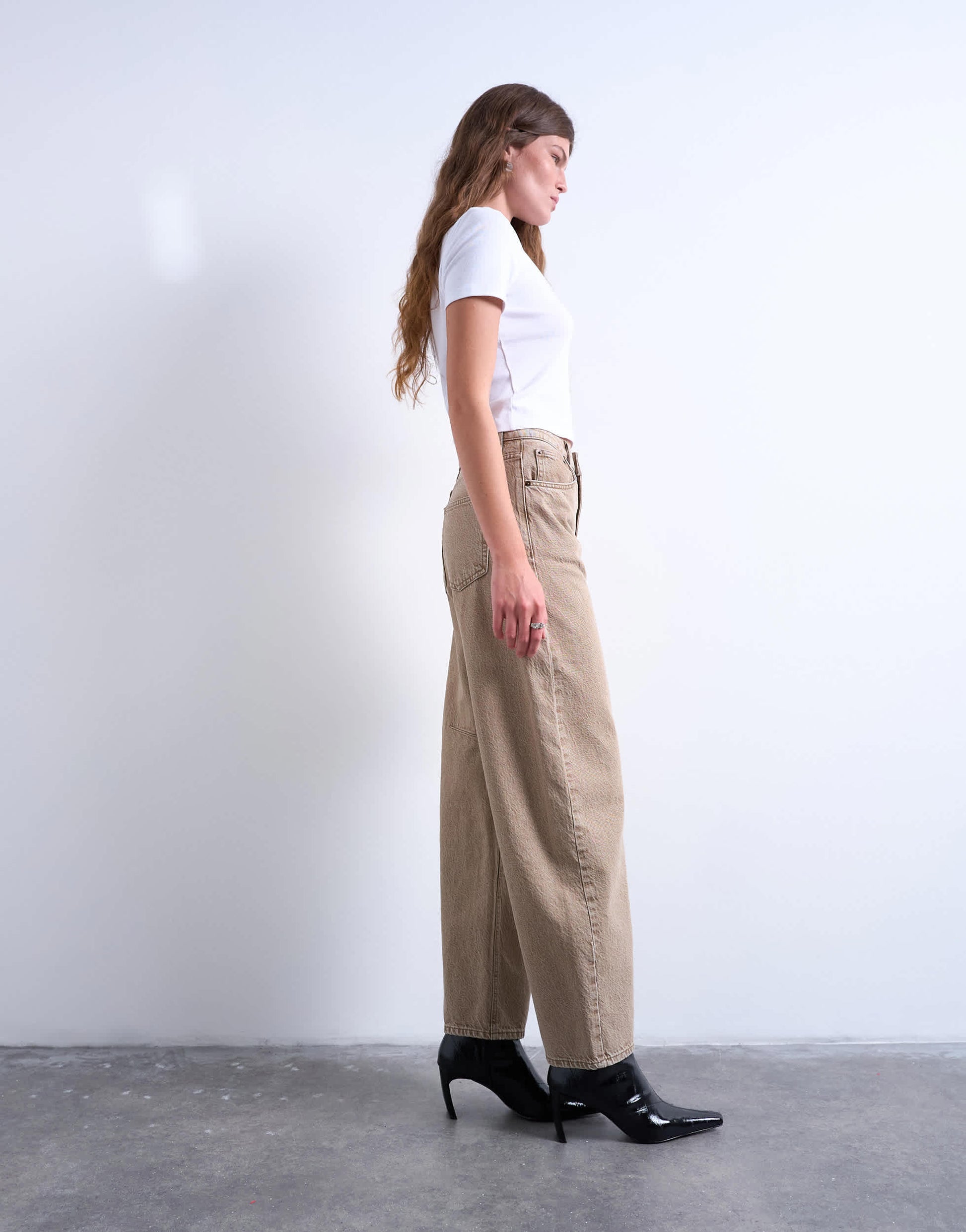 Topshop Barrel mid rise jean in washed beige