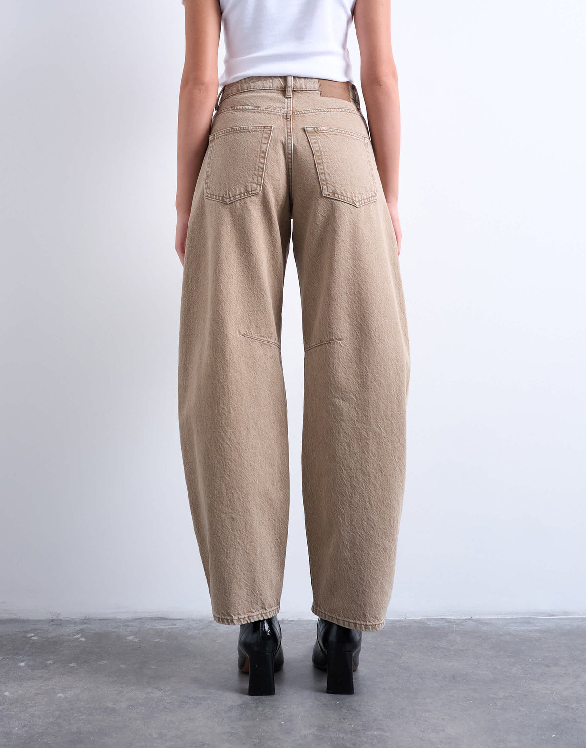 Topshop Barrel mid rise jean in washed beige