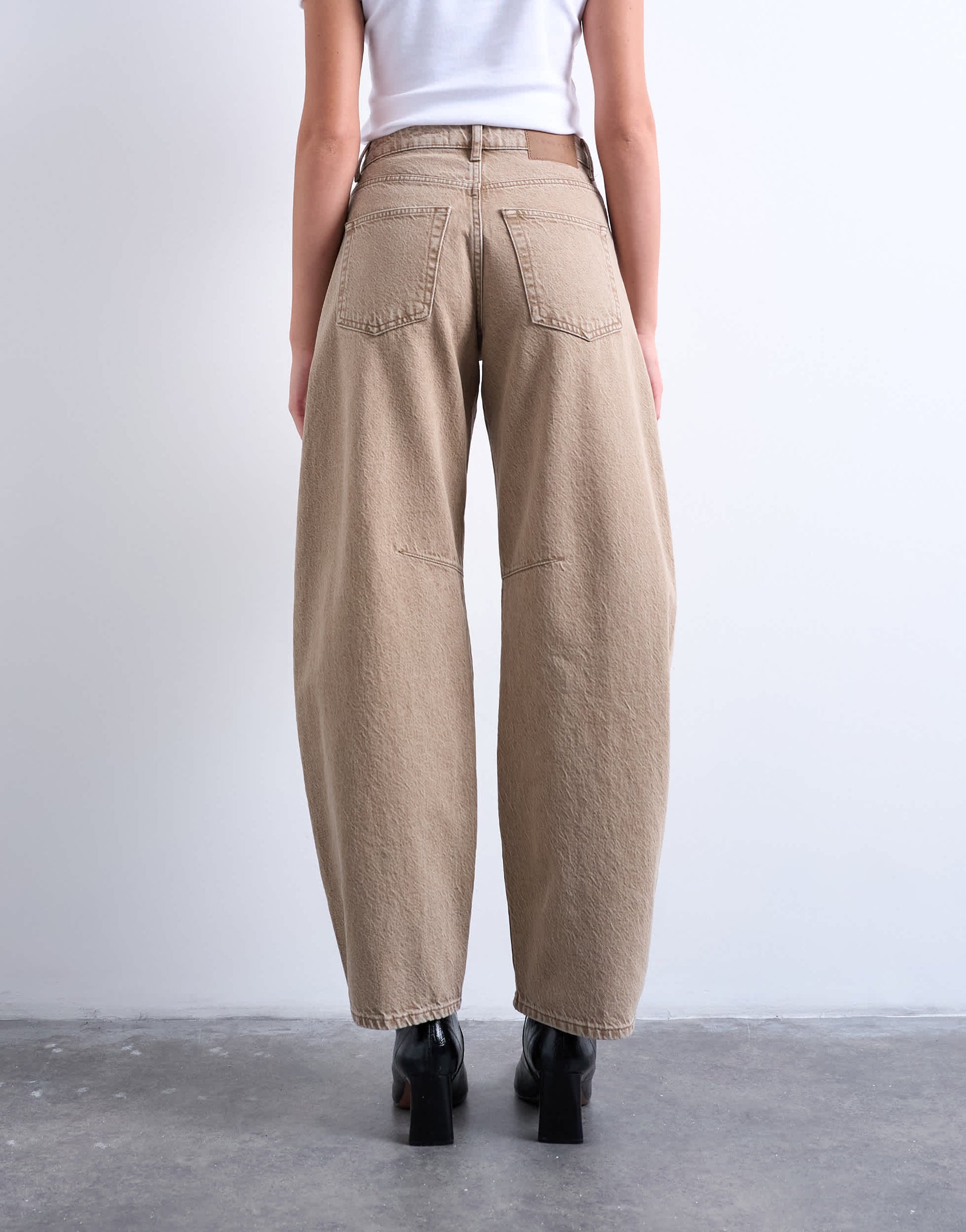 Topshop Barrel mid rise jean in washed beige