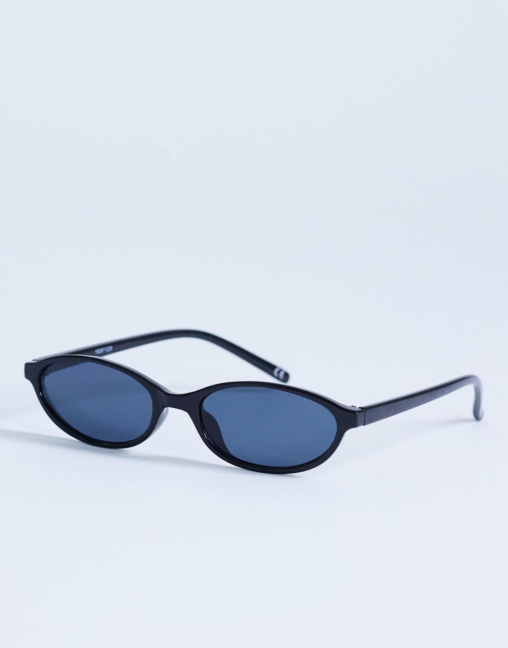Topshop Lanzarote ovale Sonnenbrille in Schwarz