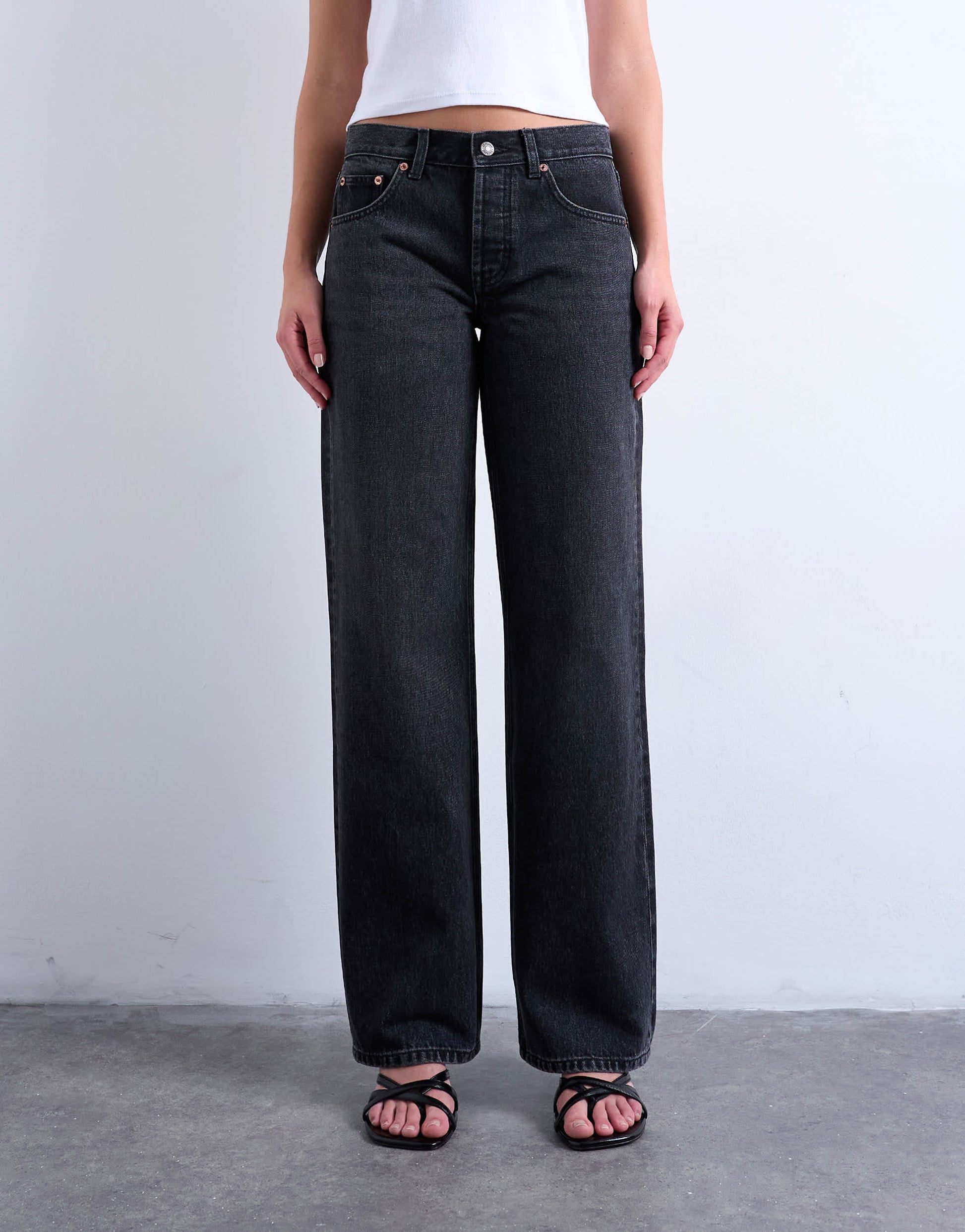 Topshop Ember low rise relaxed straight leg jean in washed black