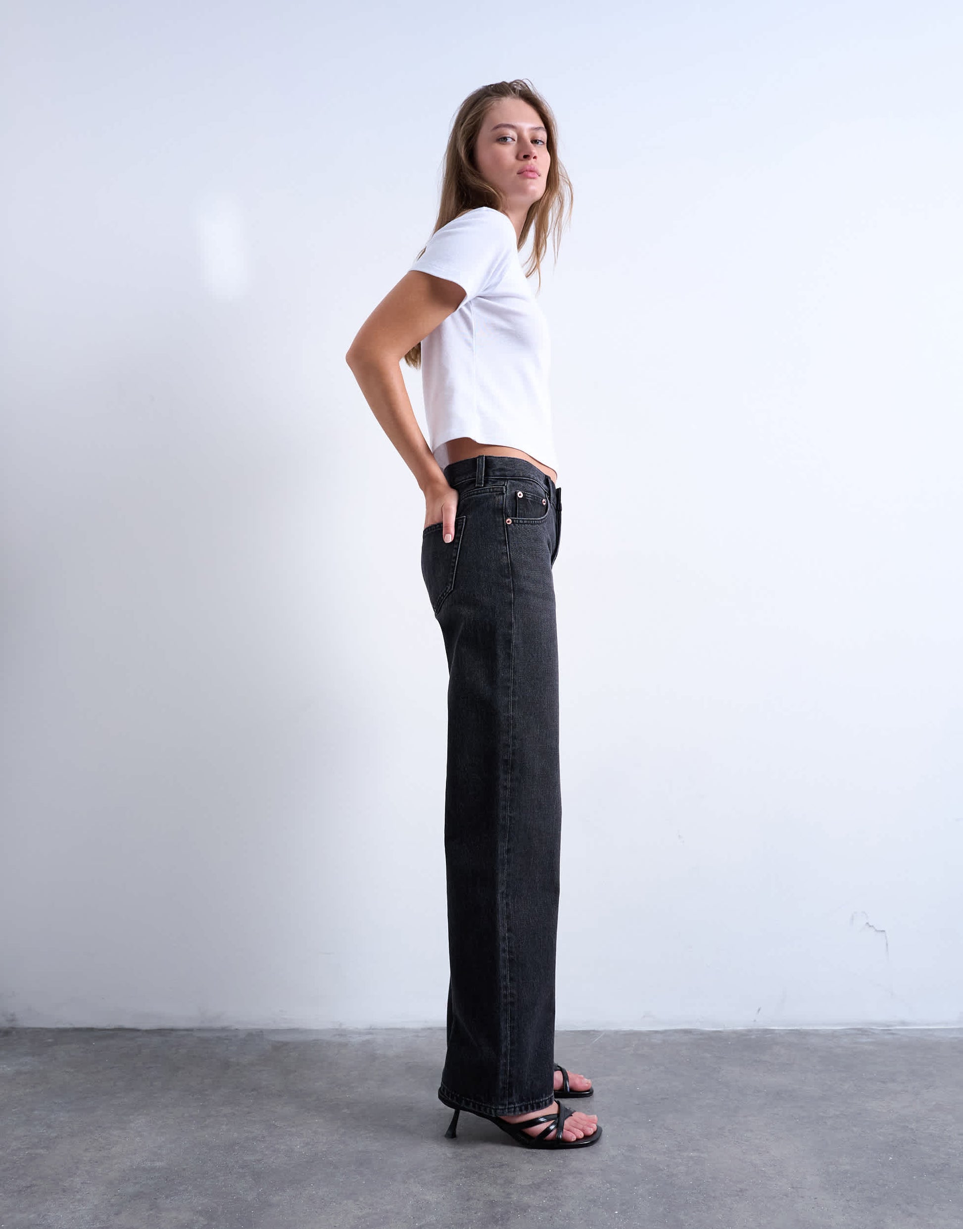 Topshop Ember low rise relaxed straight leg jean in washed black