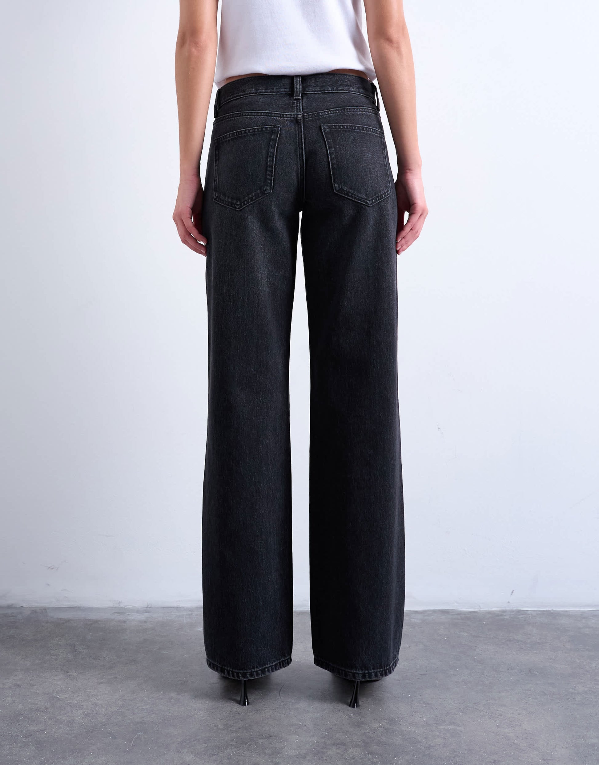Topshop Ember low rise relaxed straight leg jean in washed black
