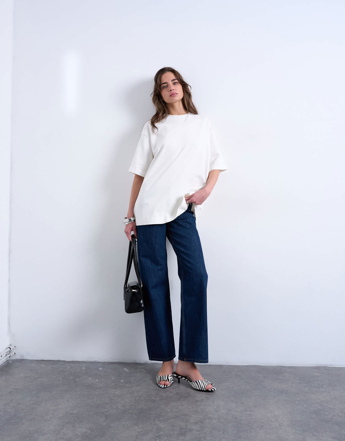 Topshop Ember low rise relaxed straight leg jean in indigo rinse