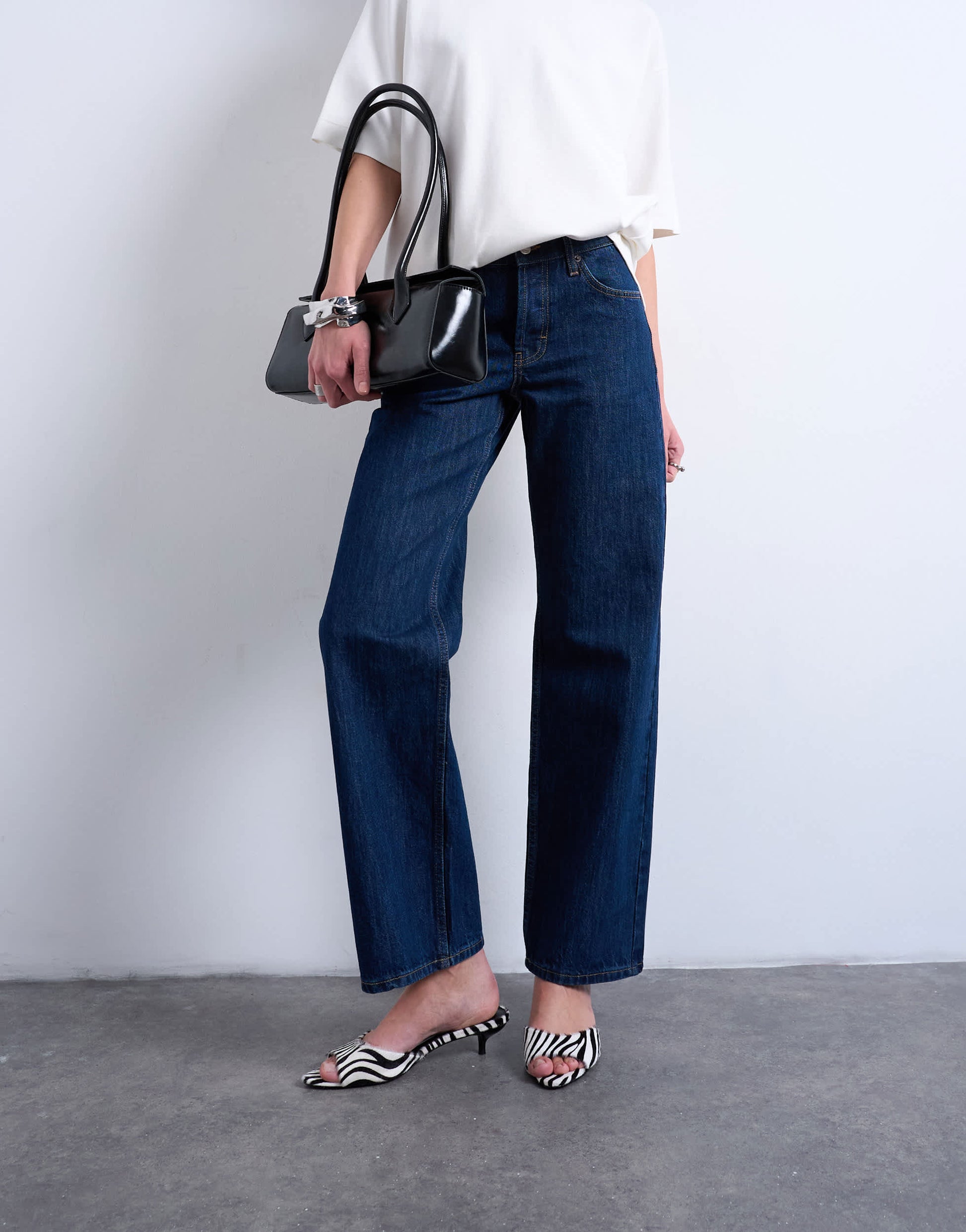 Topshop Ember low rise relaxed straight leg jean in indigo rinse