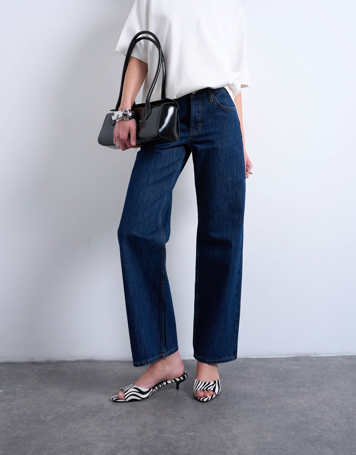 Topshop Ember low rise relaxed straight leg jean in indigo rinse