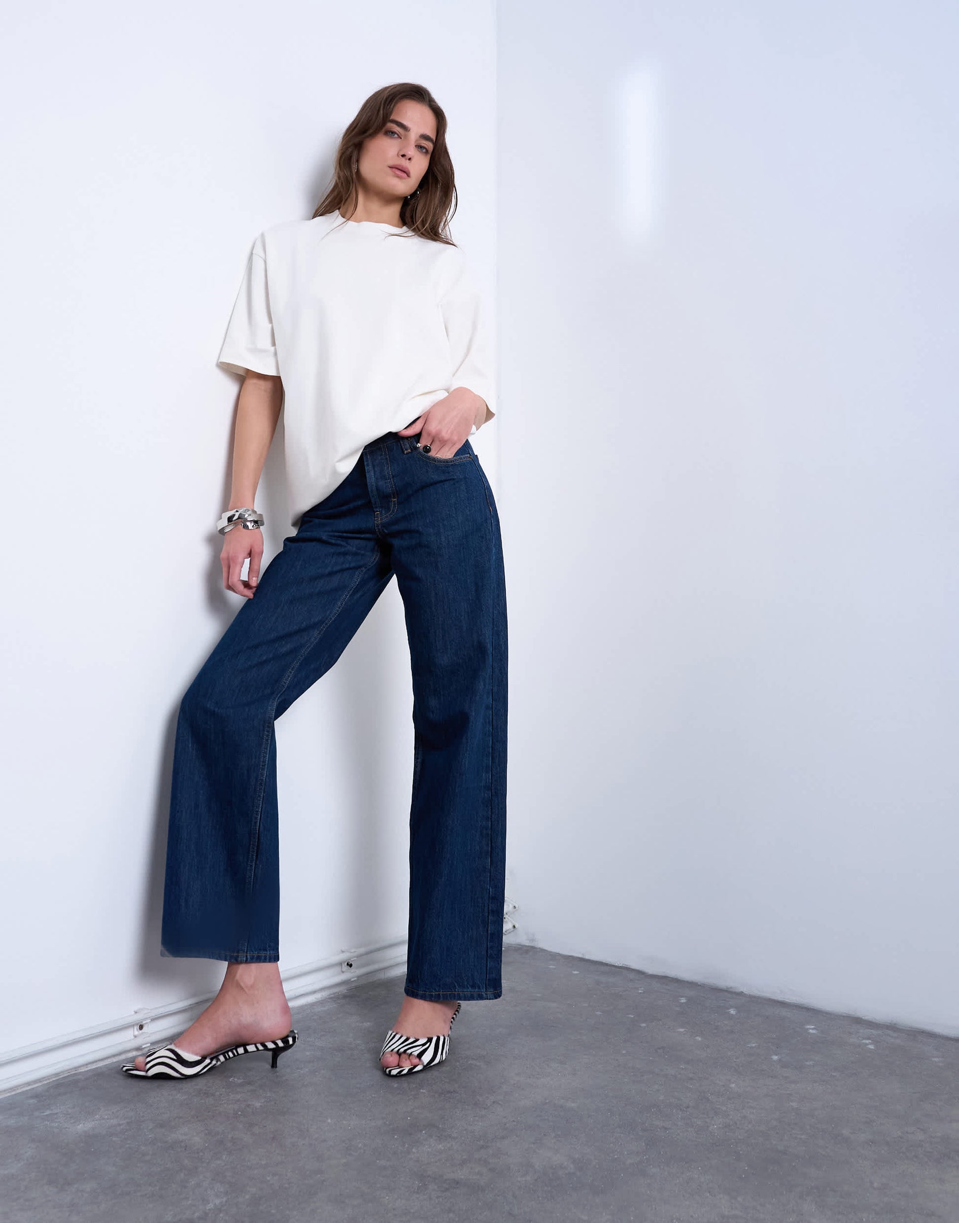 Topshop Ember low rise relaxed straight leg jean in indigo rinse