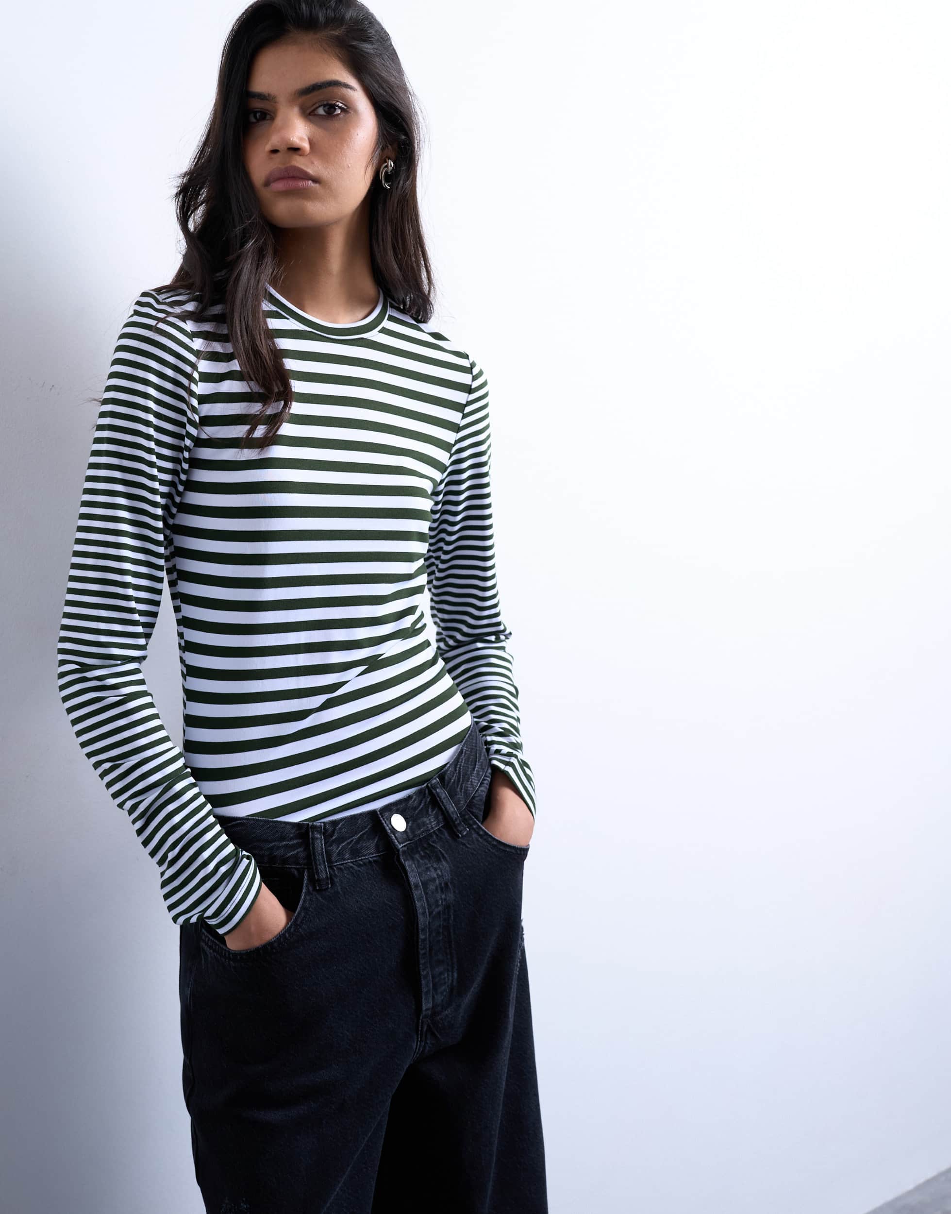 Topshop Langarmshirt mit Streifen und Kontrastrücken in Khaki