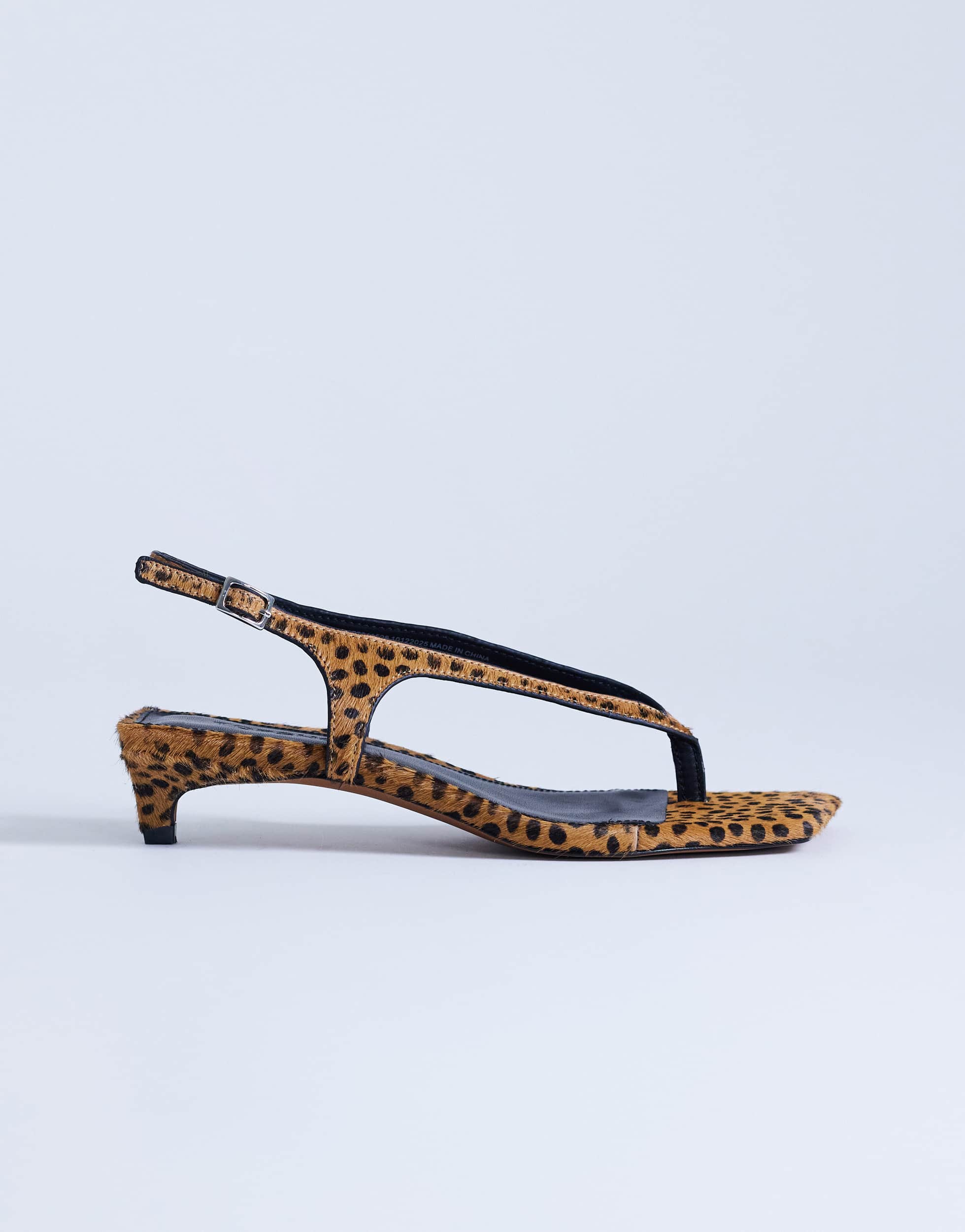 Topshop Sunshine Zehensteg-Sandalette mit mittlerem Absatz in Hirschprint aus echtem Leder