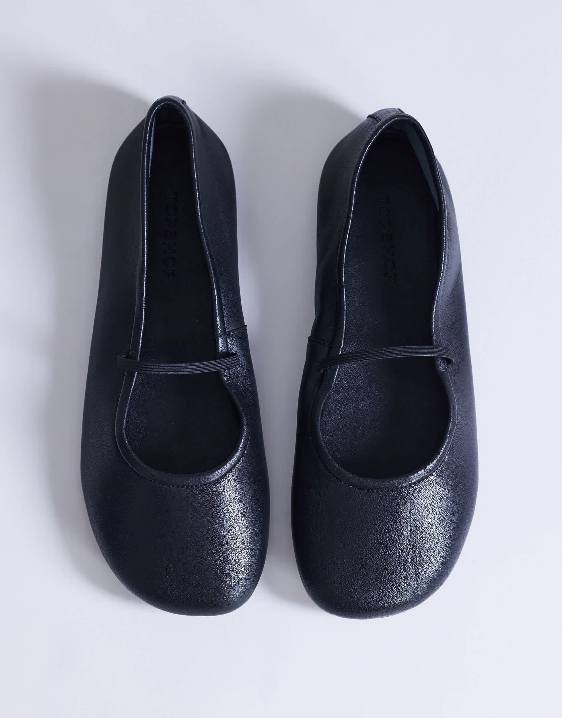 Ballerines en cuir noir à bout rond Topshop Bella