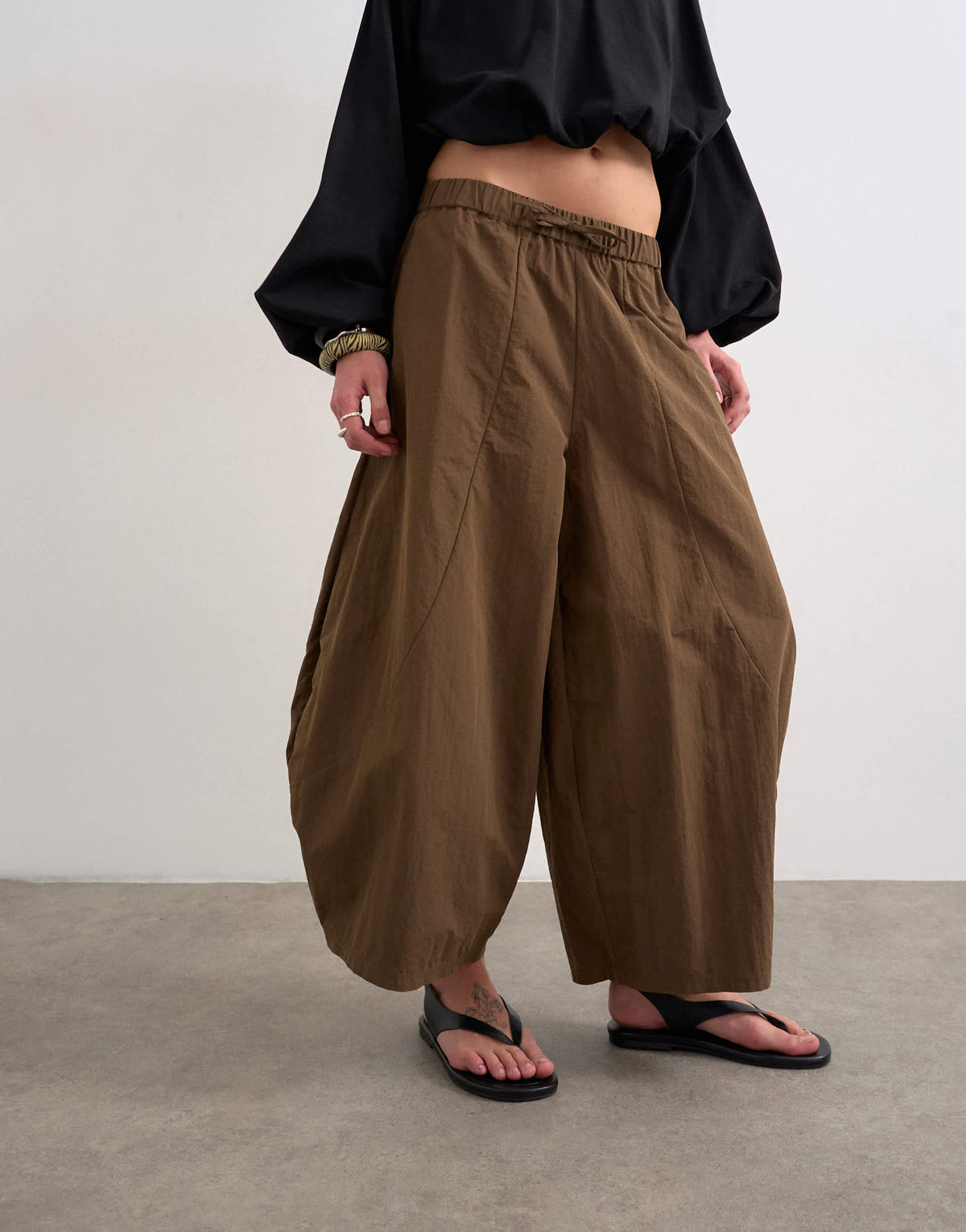 Topshop techy oversized ovoid mid length trouser in chocolate