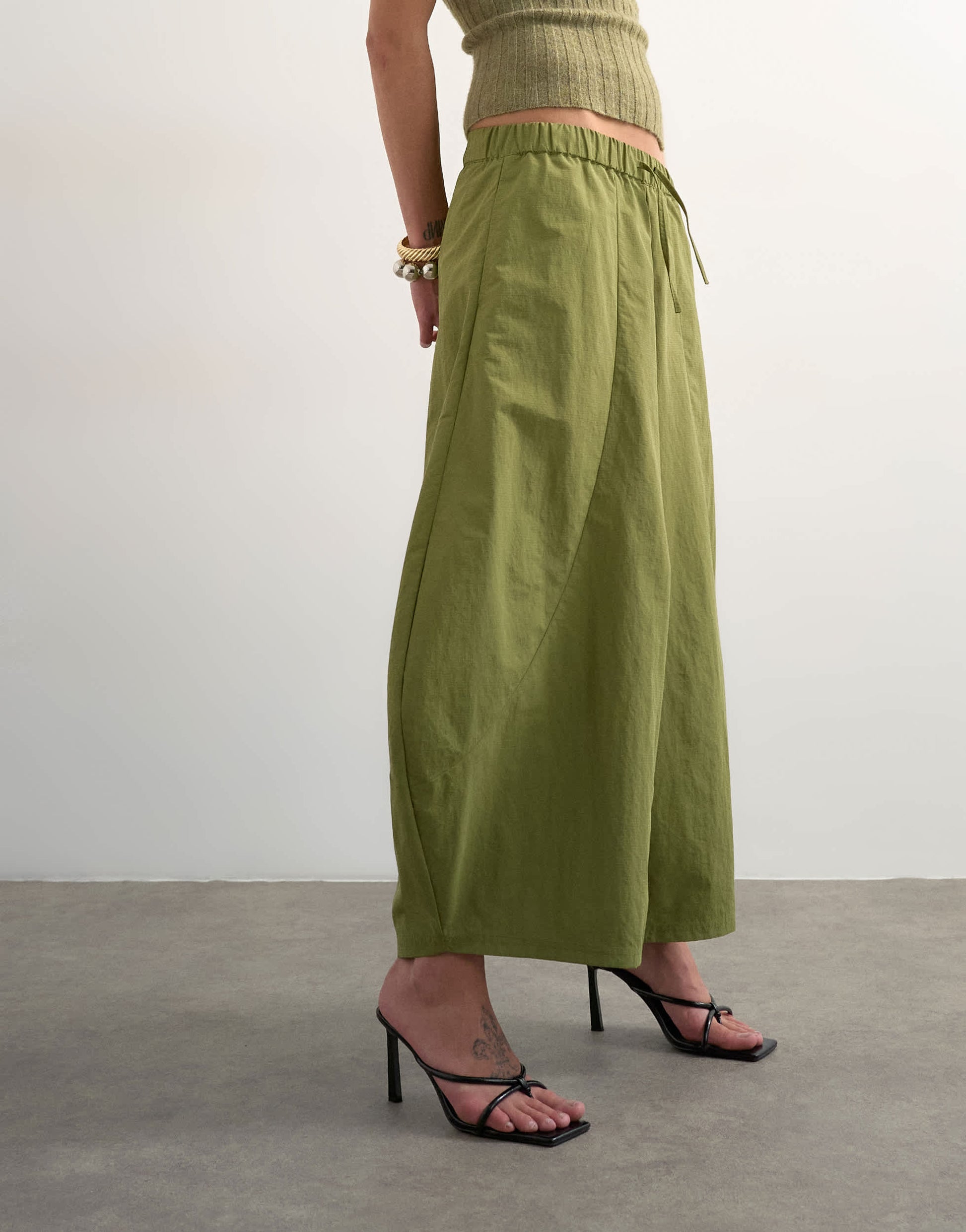 Topshop techy oversized ovoid mid length trouser in green