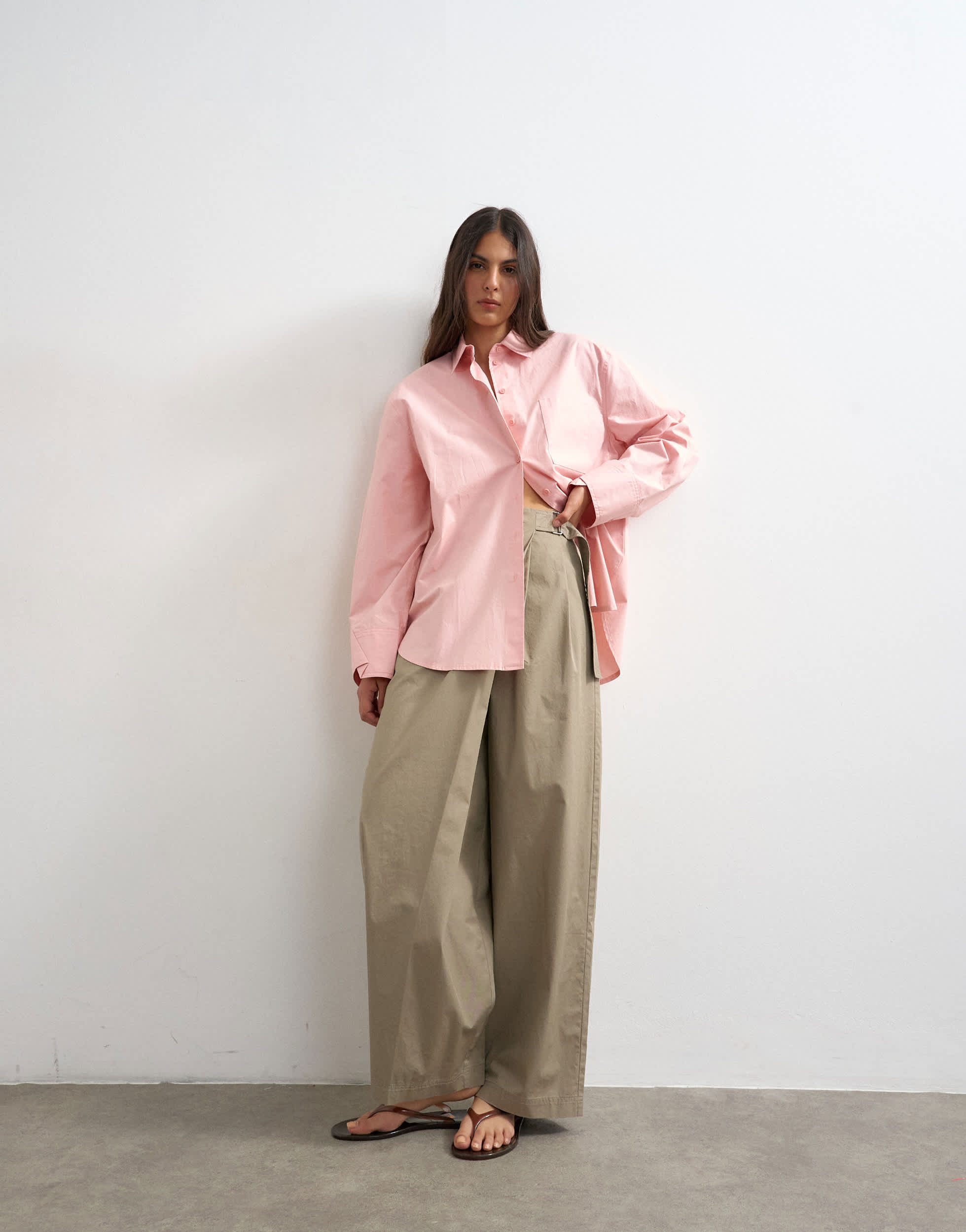 Topshop Smart-Casual-Hose im Tech-Look mit Wickel- und Schnallendetail in Pilzfarben