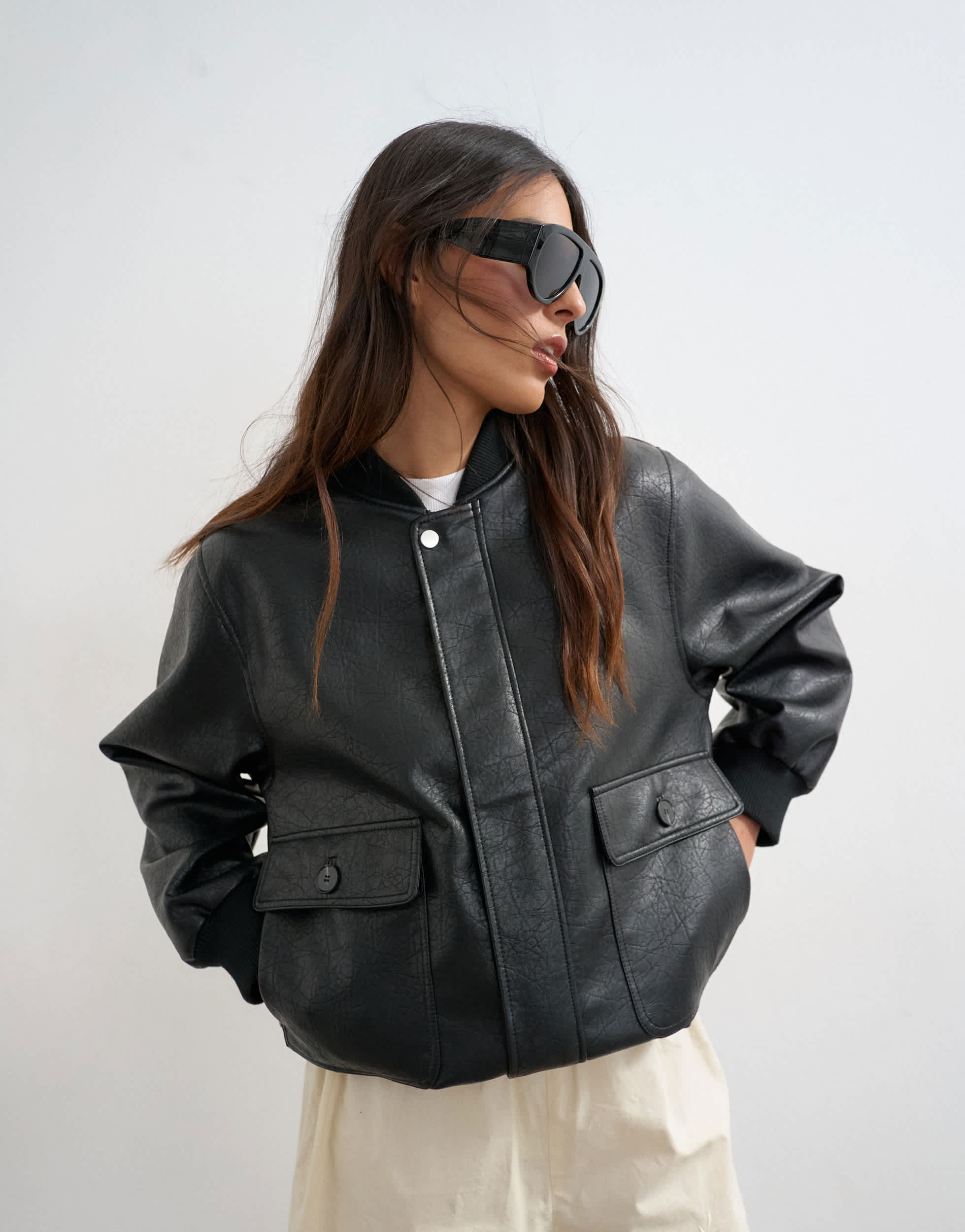Topshop Bomberjacke aus Kunstleder mit schwarzem Kragen