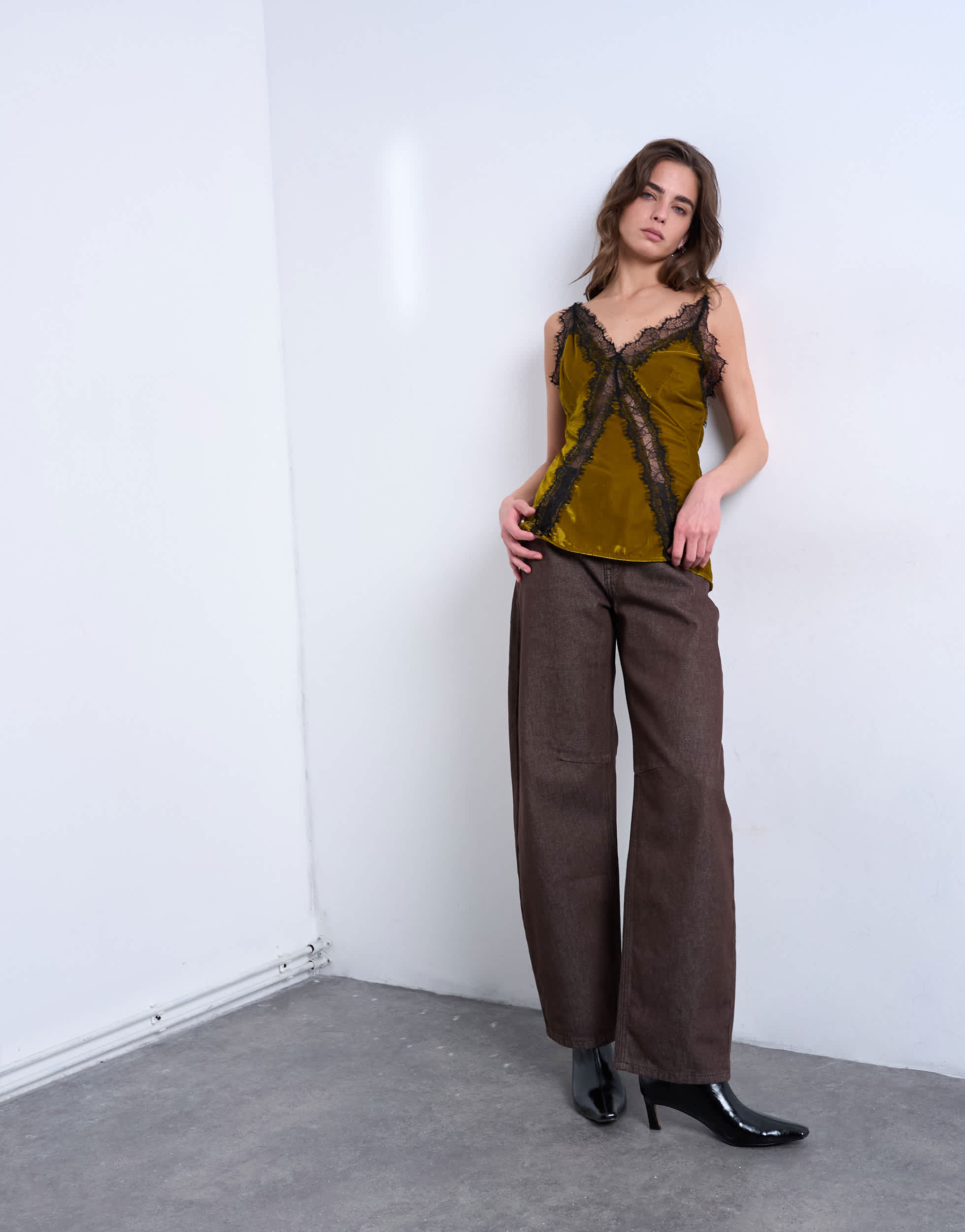 Topshop Barrel mid rise jean in chocolate