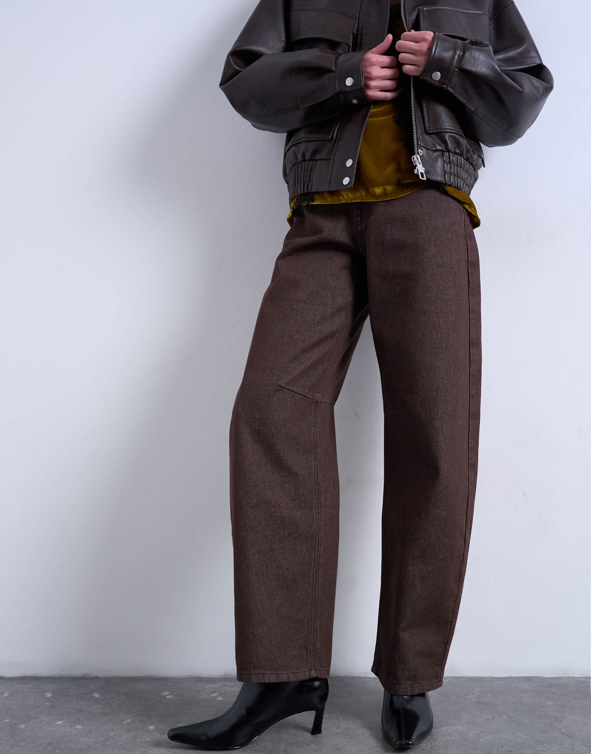 Topshop Barrel mid rise jean in chocolate