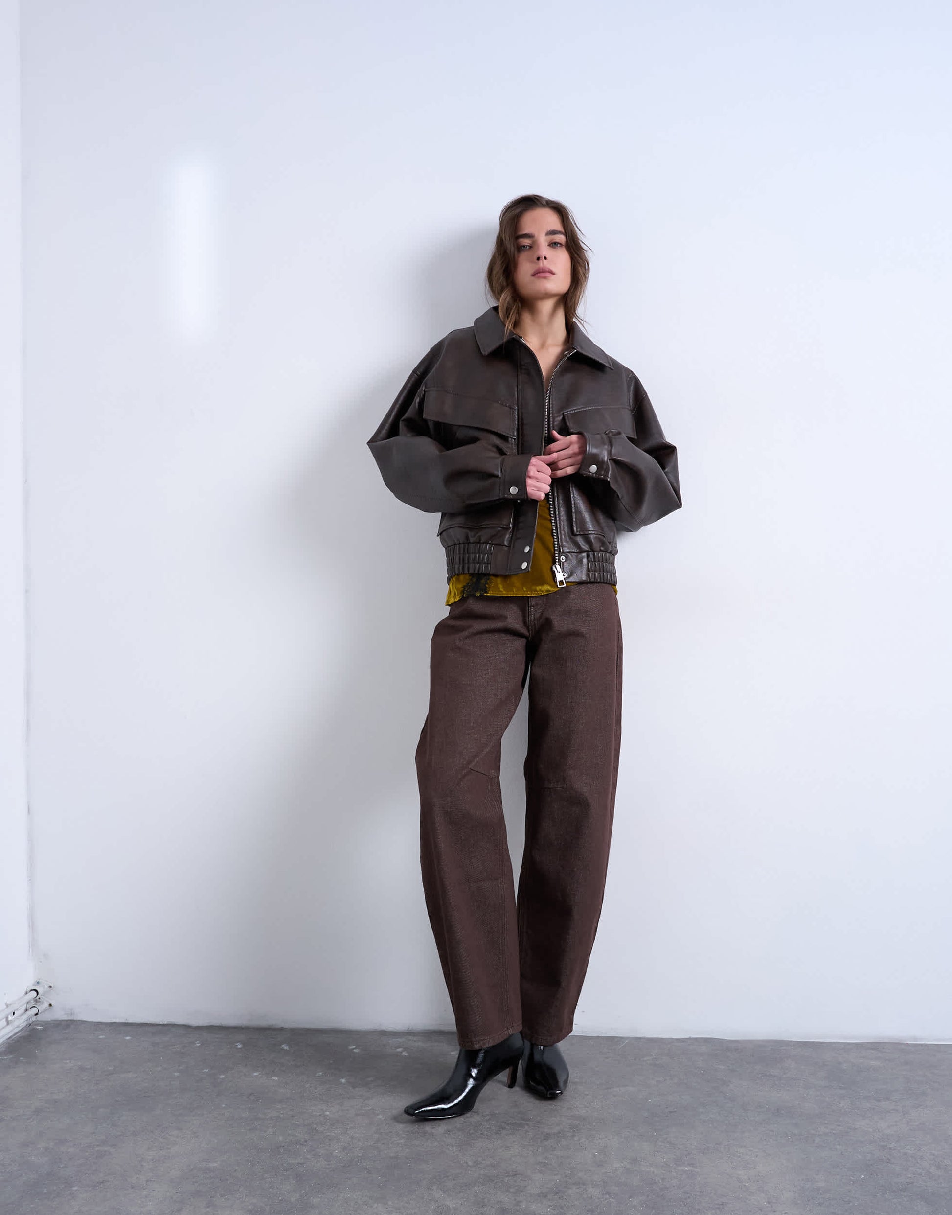 Topshop Barrel mid rise jean in chocolate