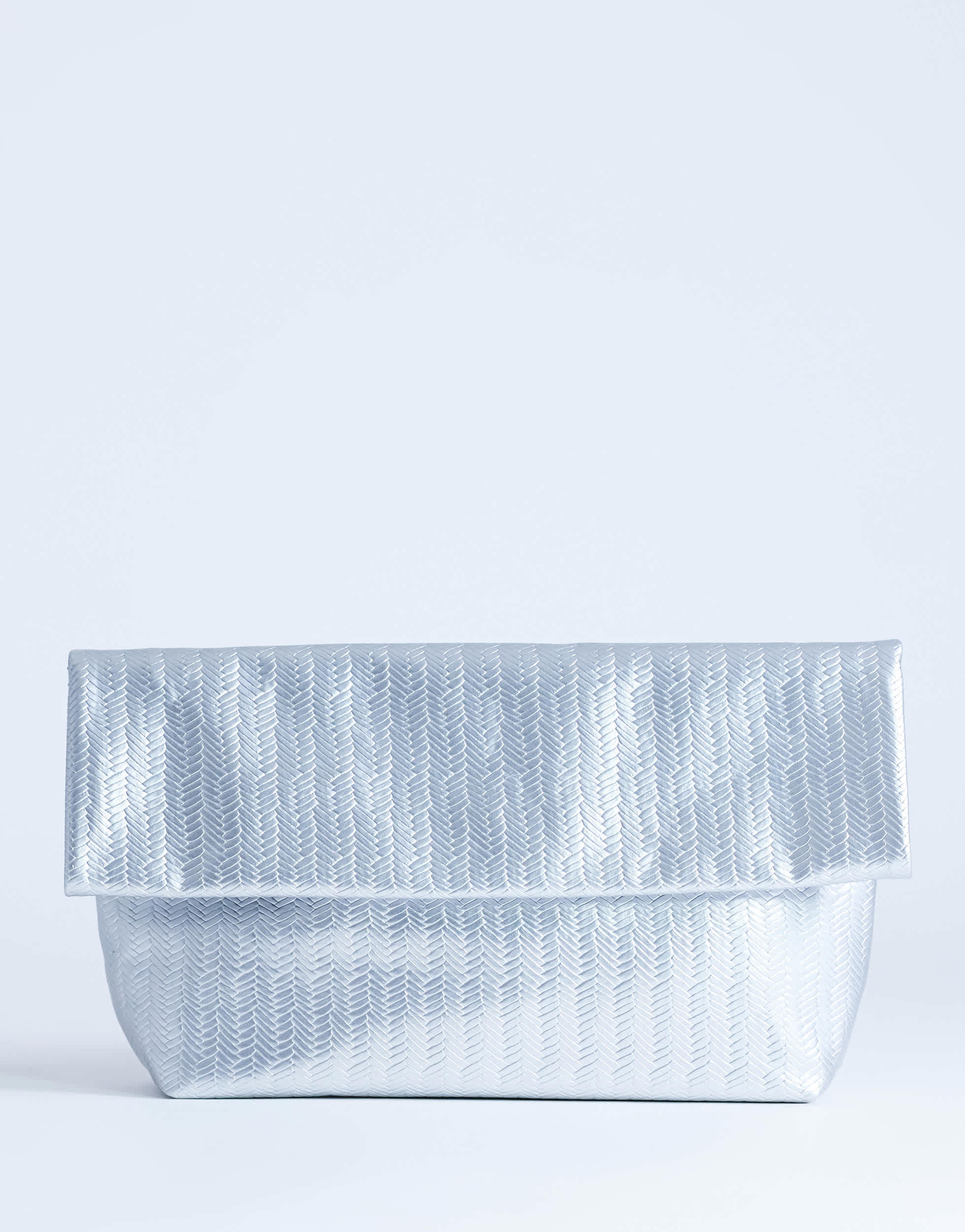 Topshop Lara Oversized Clutch aus gewebtem Material in Silber