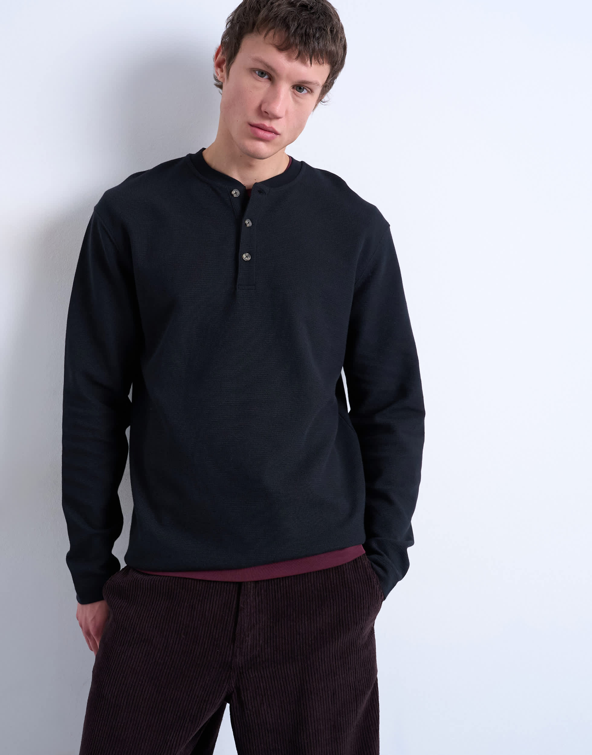 Topman Premium Henley aus Waffelpiqué in Schwarz mit entspannter Passform