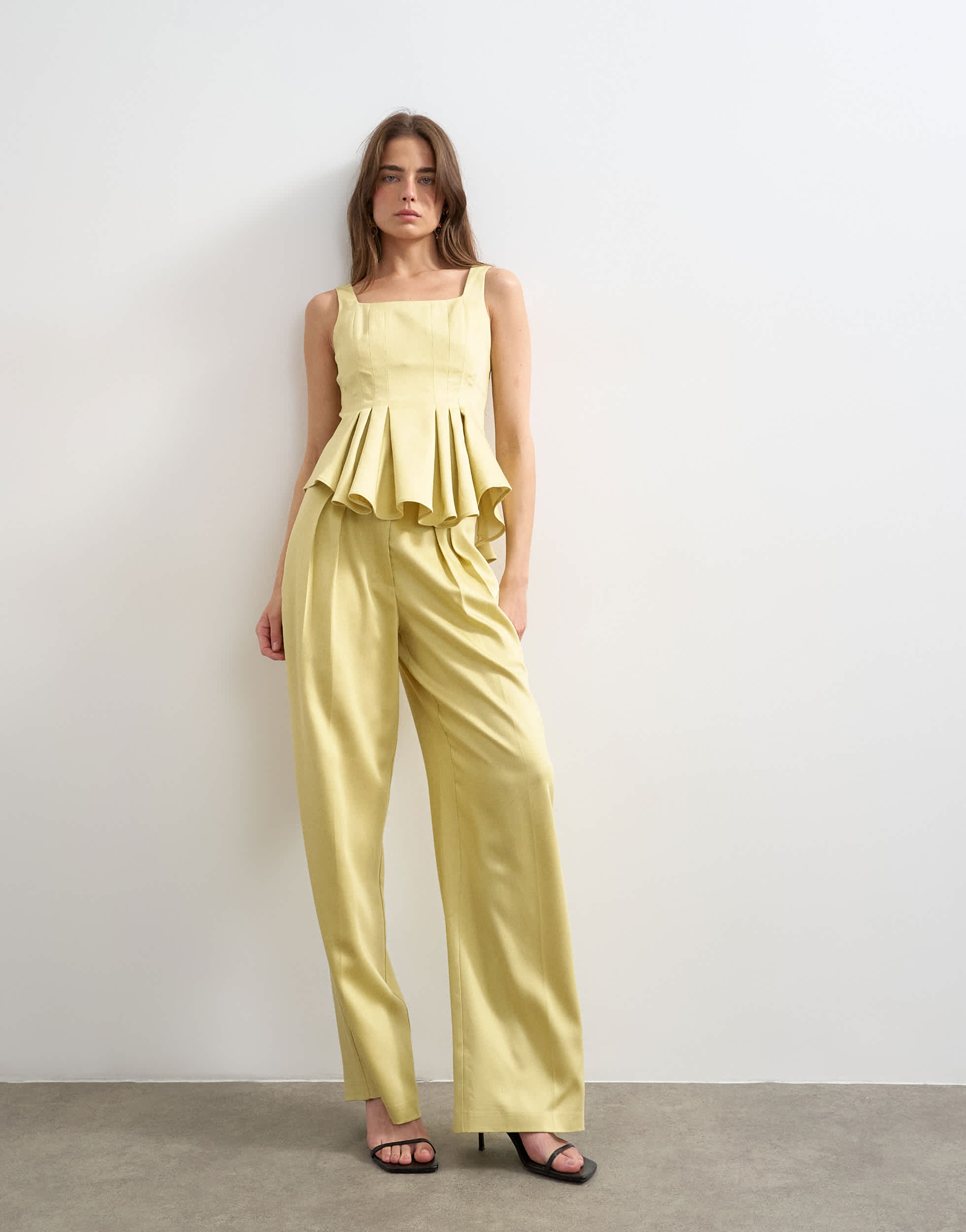 Topshop Co-Ord plissierte, lässige Hose für Hochzeitsgäste in Buttercremefarbe