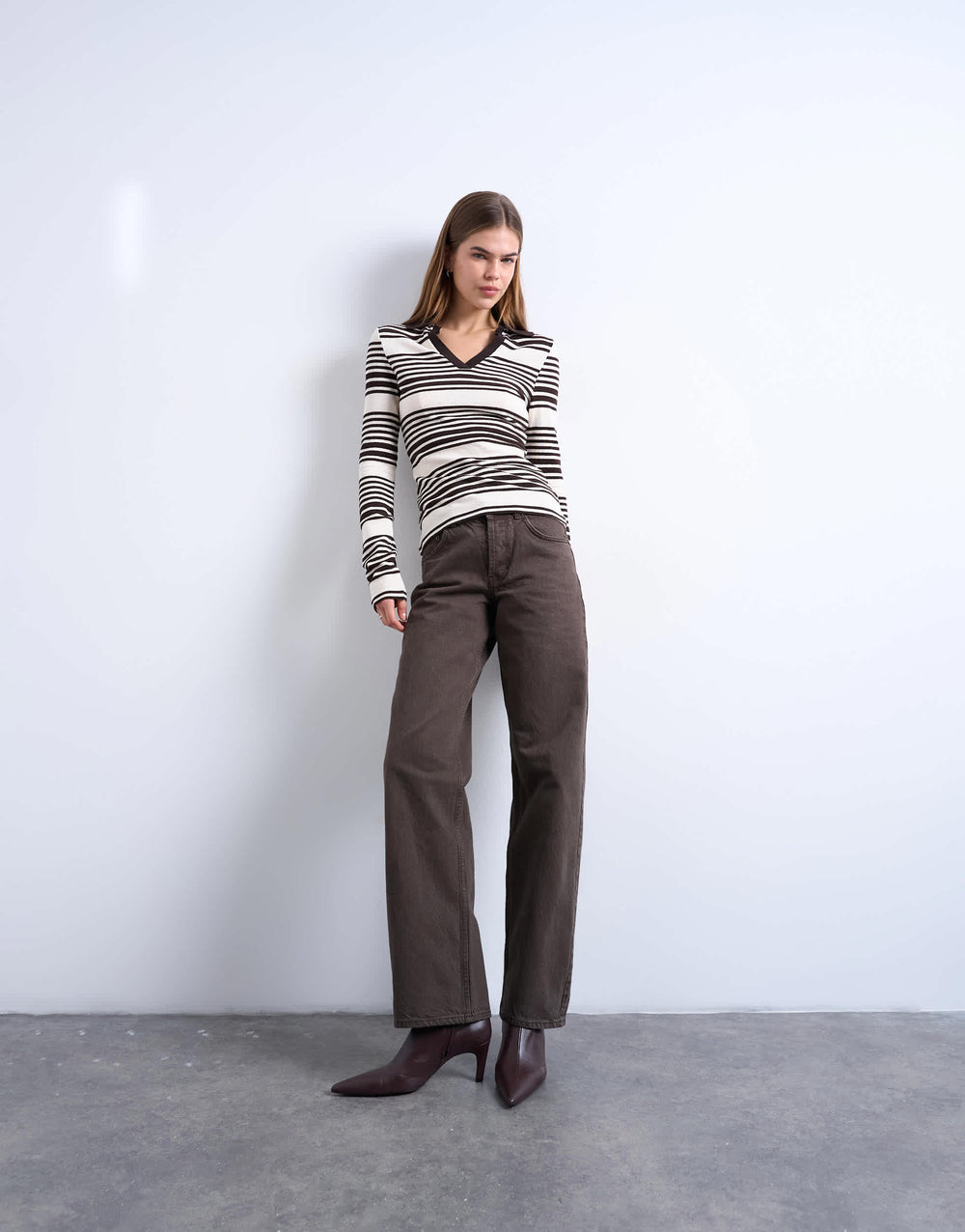Topshop Ember – Low-Rise-Straight Jeans in Schokoladenbraun