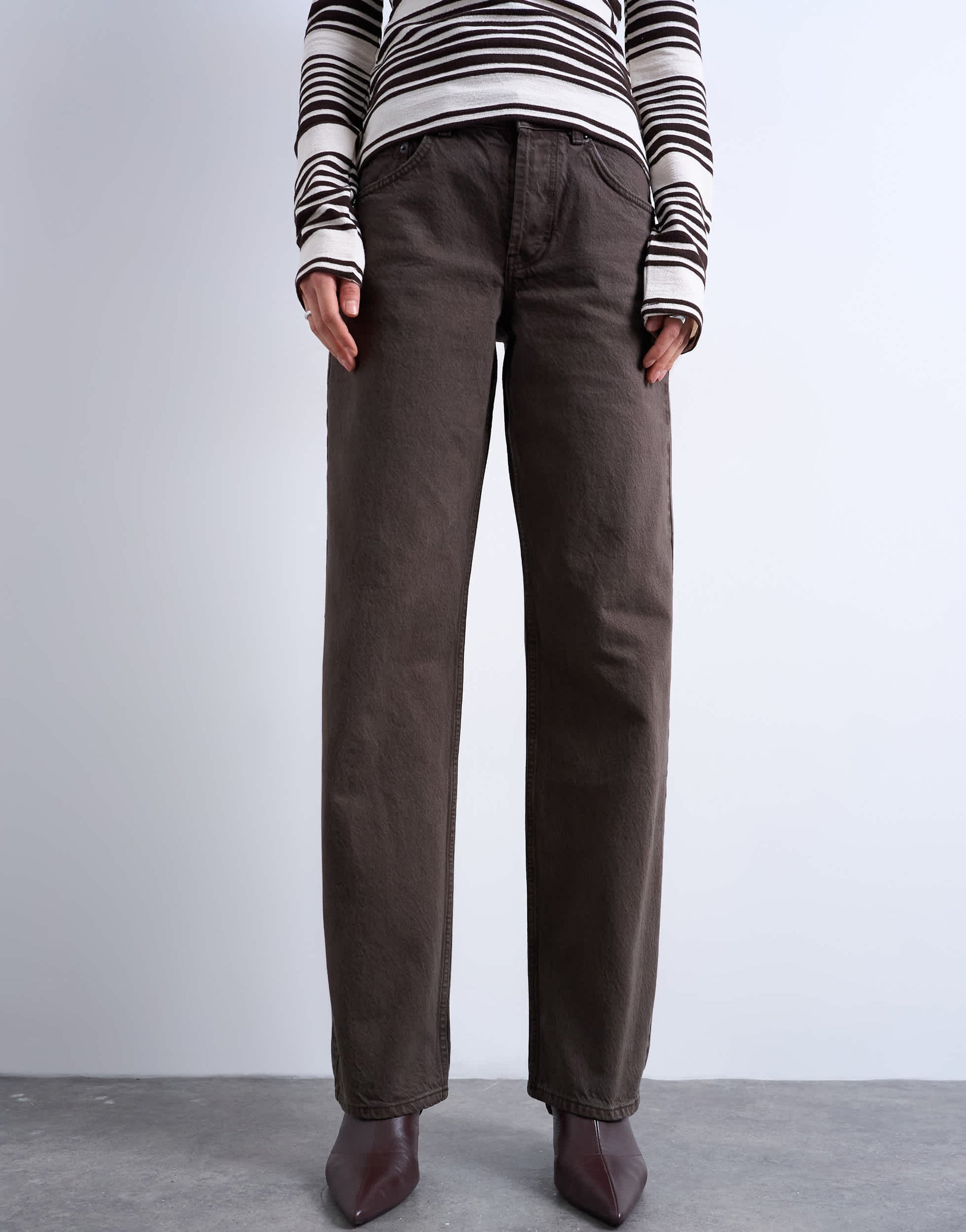 Topshop Ember low rise straight leg jean in chocolate