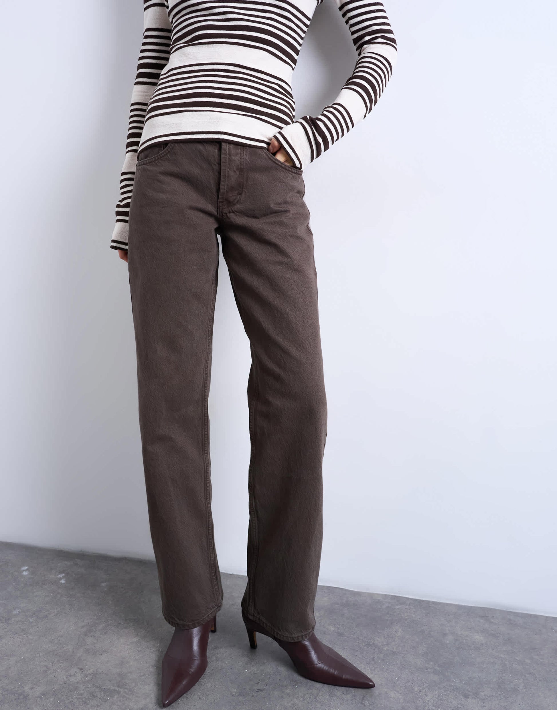 Topshop Ember low rise straight leg jean in chocolate