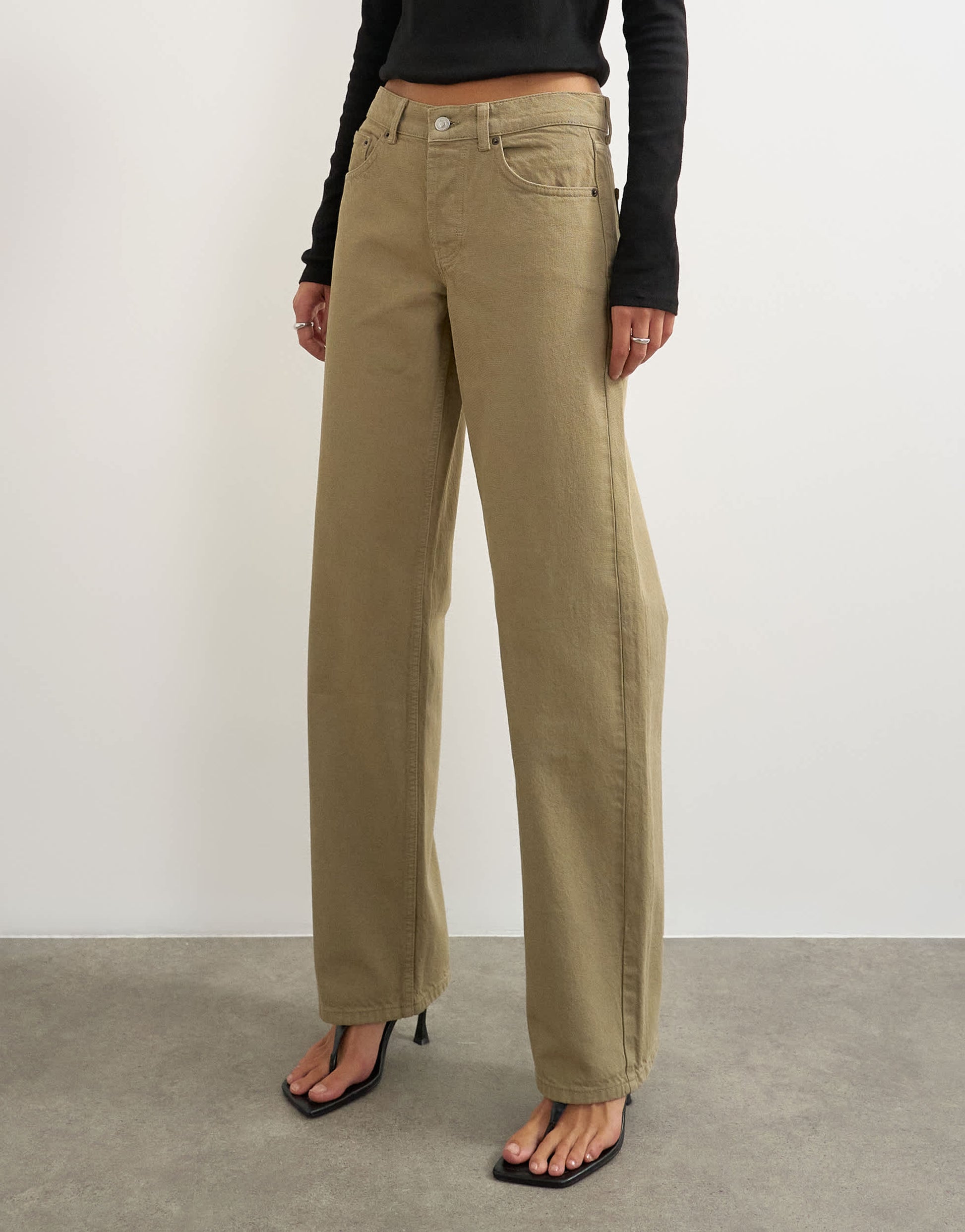 Topshop Ember low rise relaxed straight jean in sand