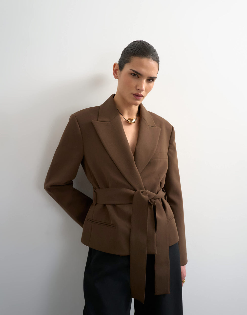 Topshop kurzer, kastenförmiger Blazer mit Gürtel in Schokoladenbraun