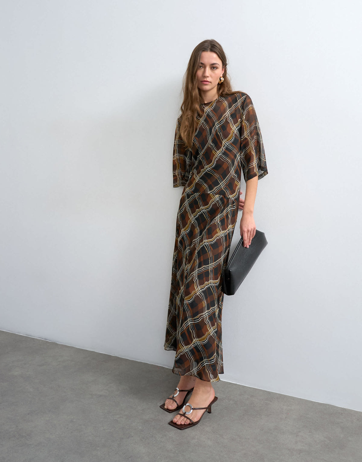 Topshop curved waistband chiffon t-shirt maxi dress in brown warped check print