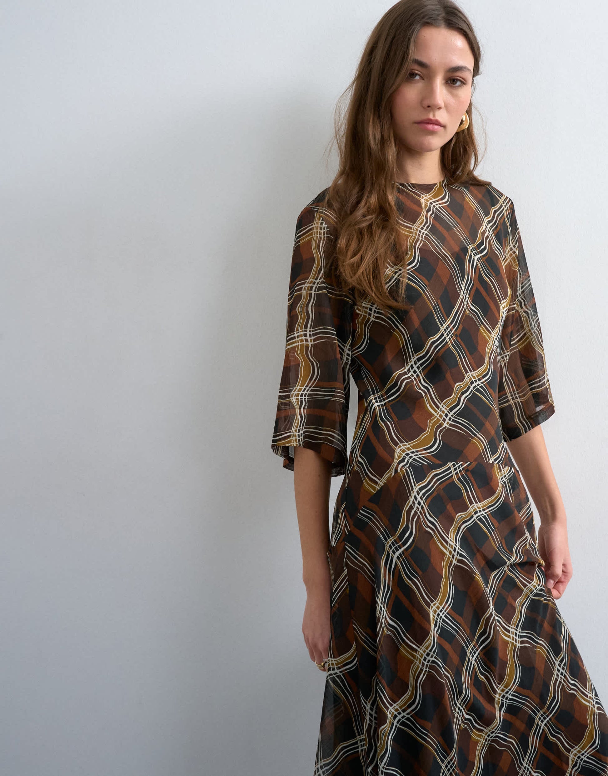 Topshop curved waistband chiffon t-shirt maxi dress in brown warped check print