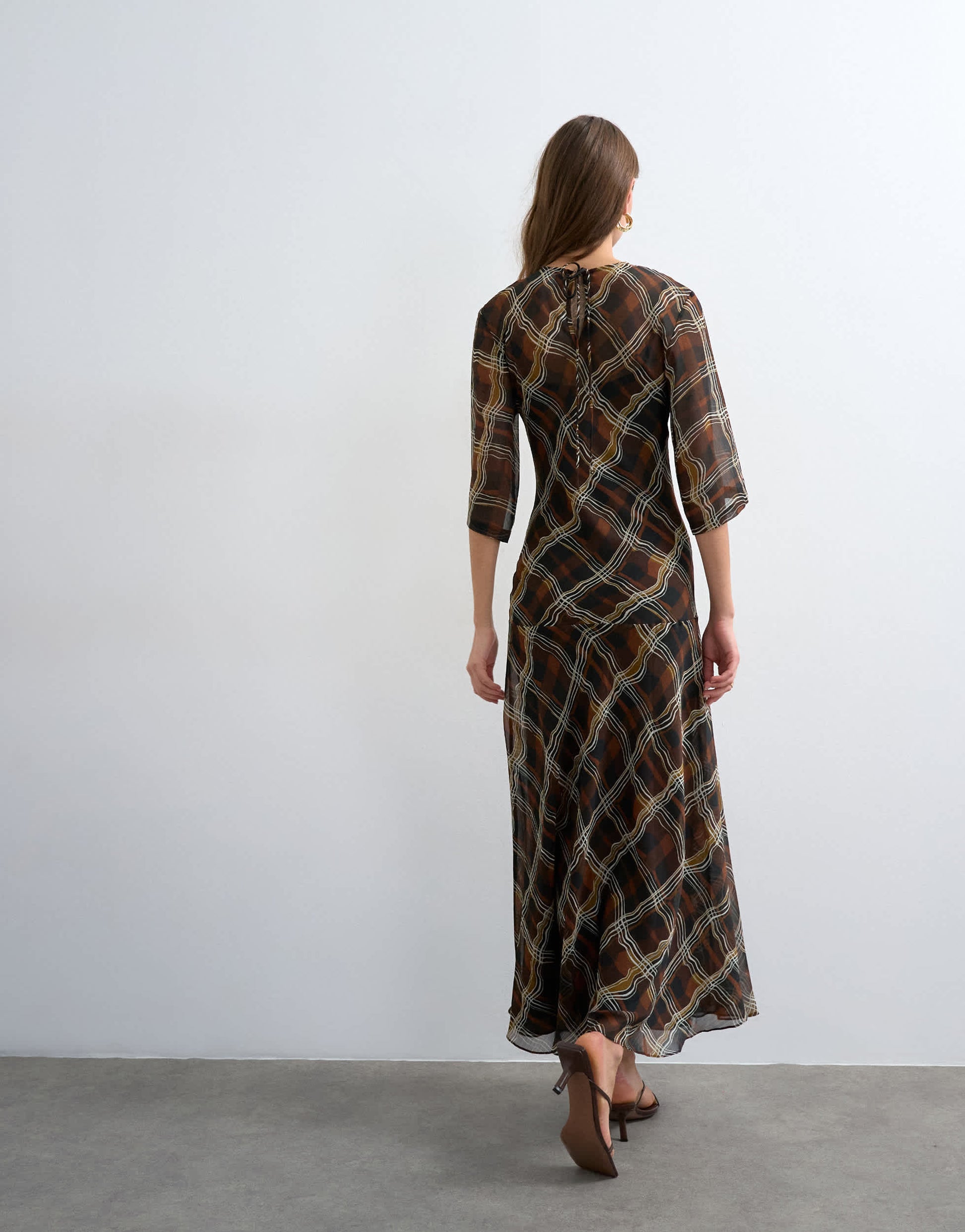 Topshop curved waistband chiffon t-shirt maxi dress in brown warped check print