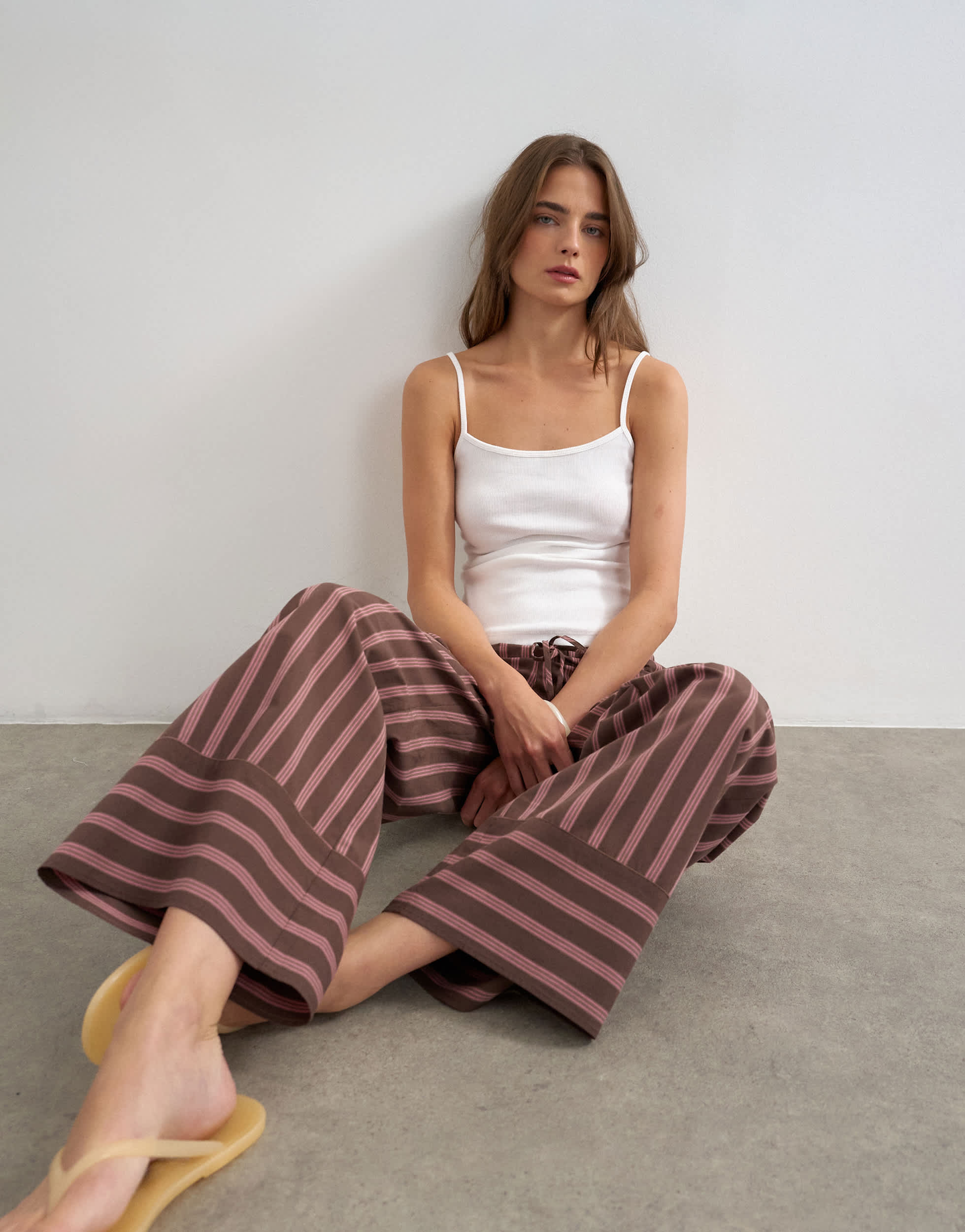 Pantalon ample Topshop à rayures avec liens à la taille, marron et rose