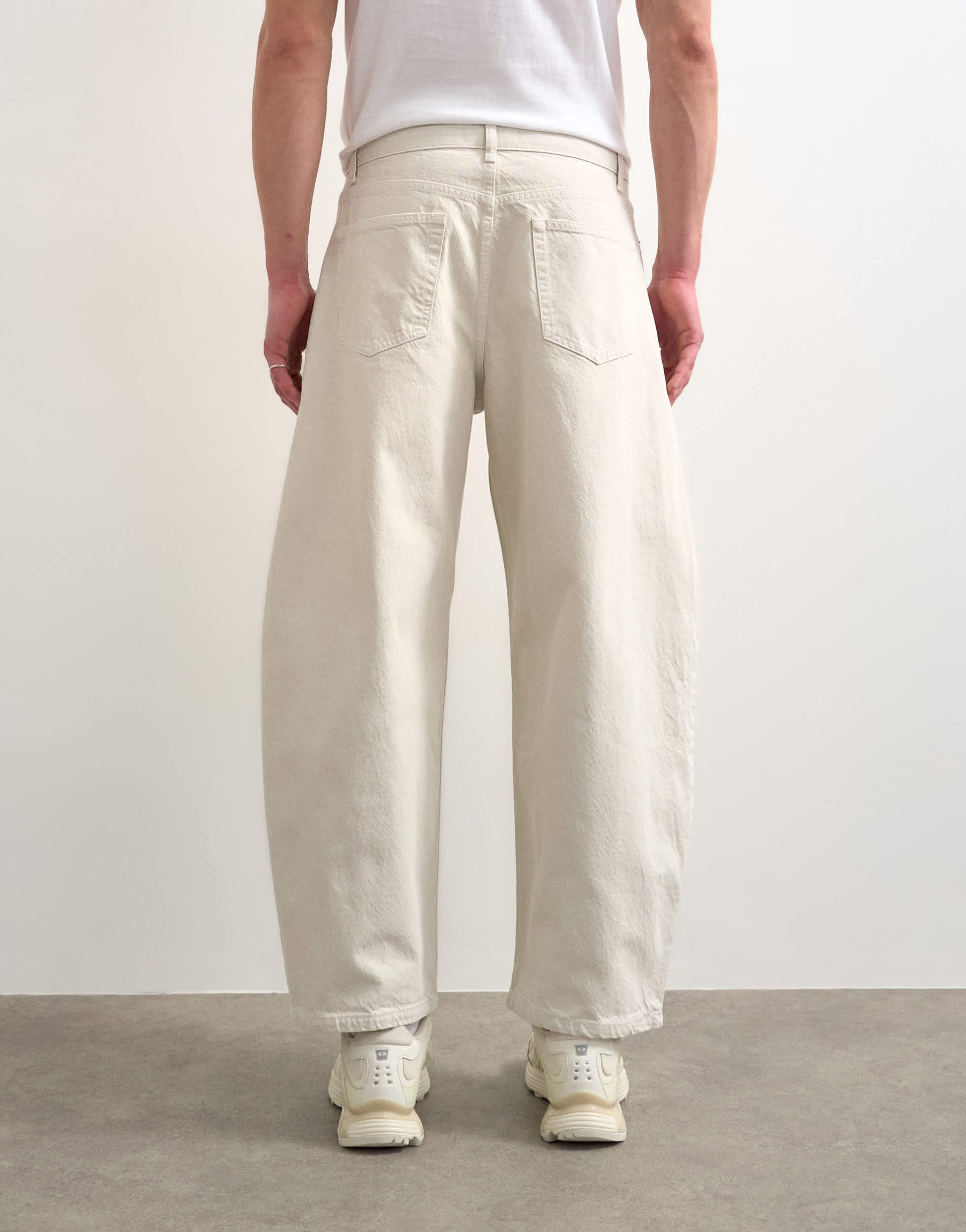 Topman rigid barrel jean in white