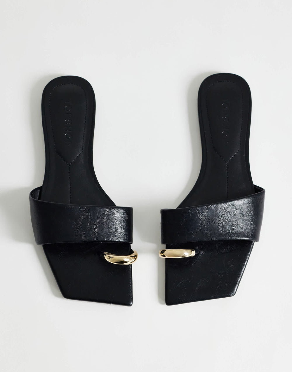 Topshop Mina, sandales plates mules noires ornées de détails métalliques