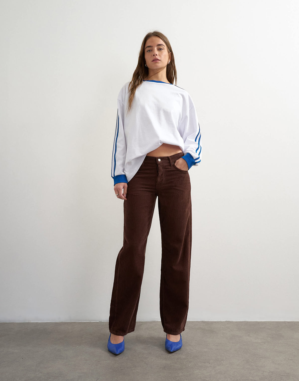 Topshop Ember low rise relaxed straight jean in chocolate cord
