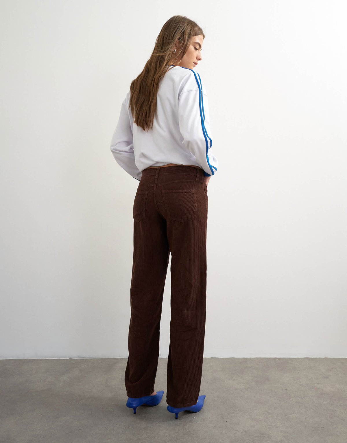 Topshop Ember low rise relaxed straight jean in chocolate cord