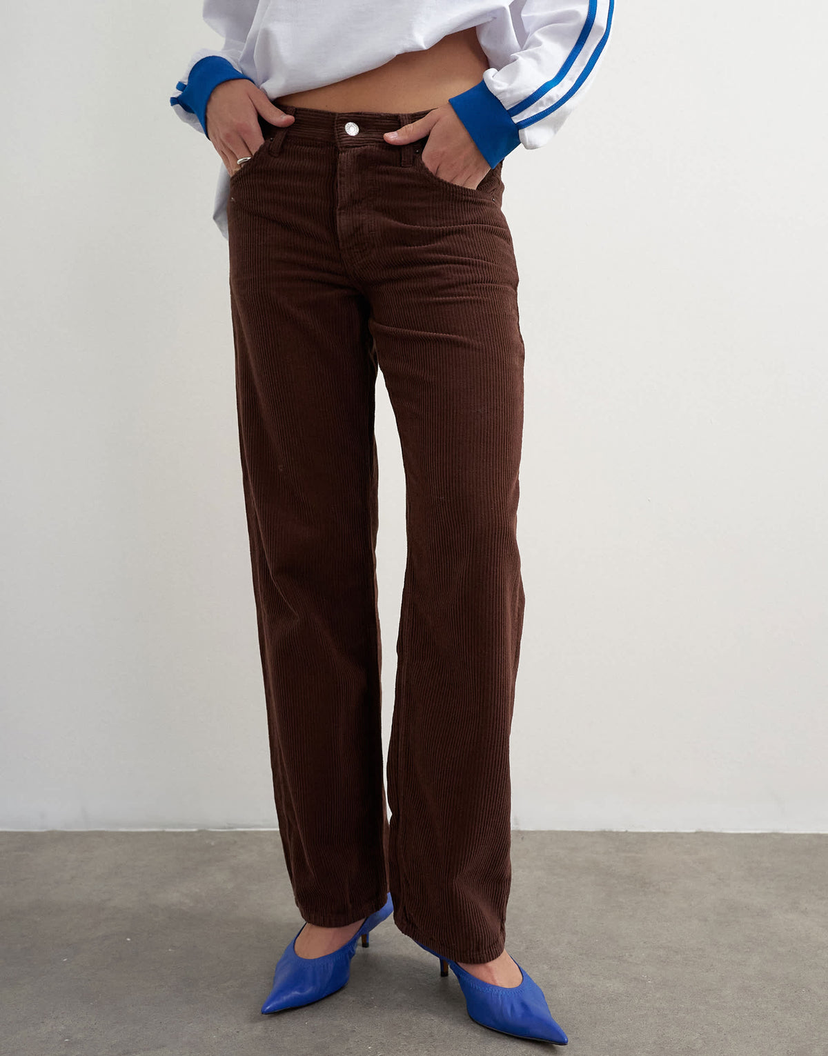 Topshop Ember low rise relaxed straight jean in chocolate cord