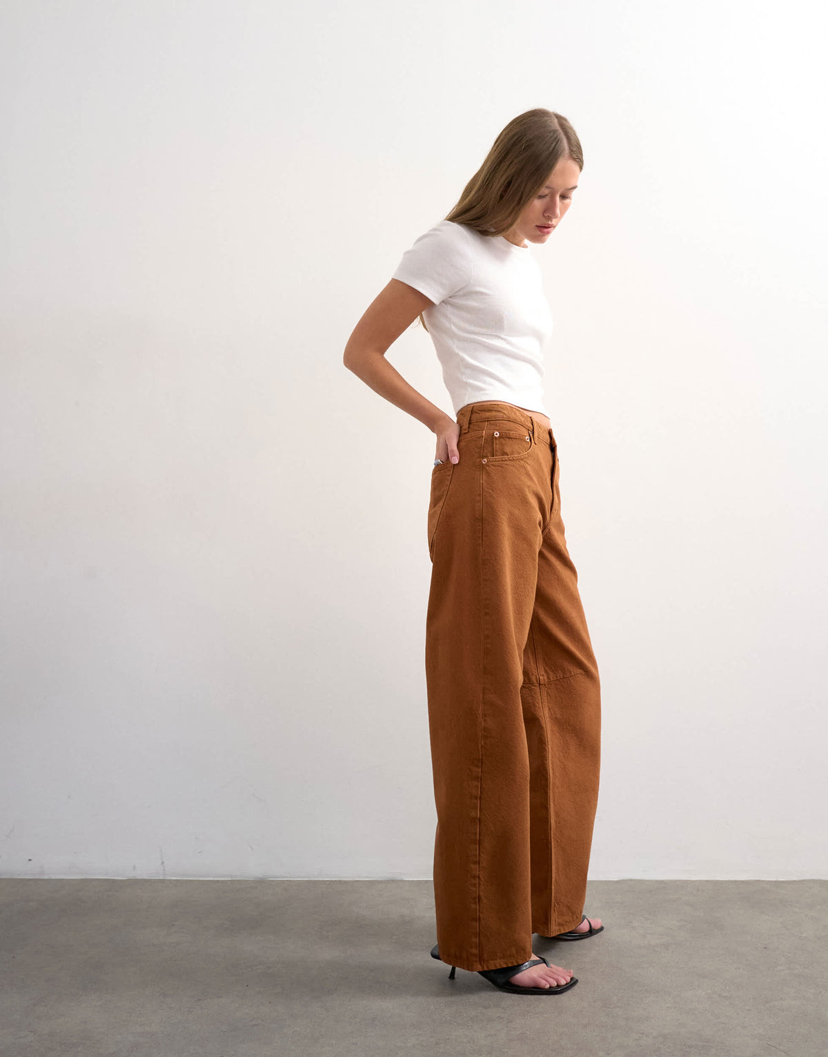 Topshop Barrel mid rise jean in toffee