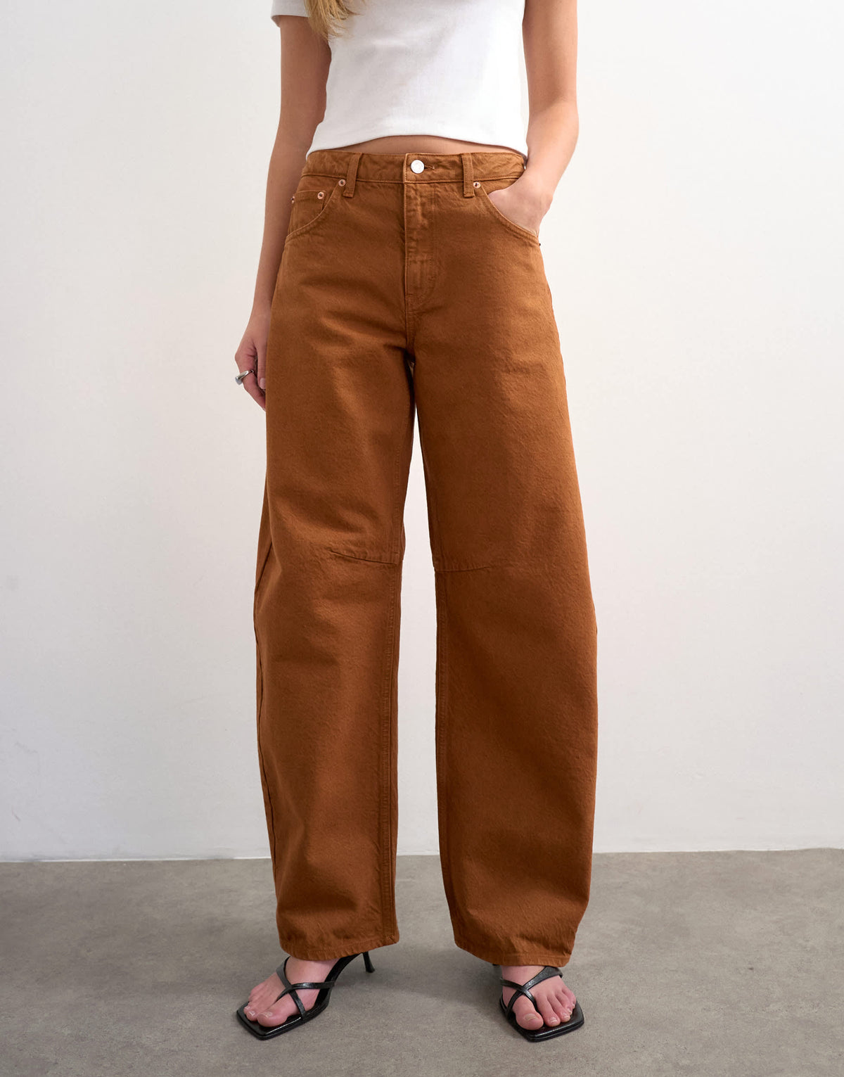 Topshop Barrel mid rise jean in toffee